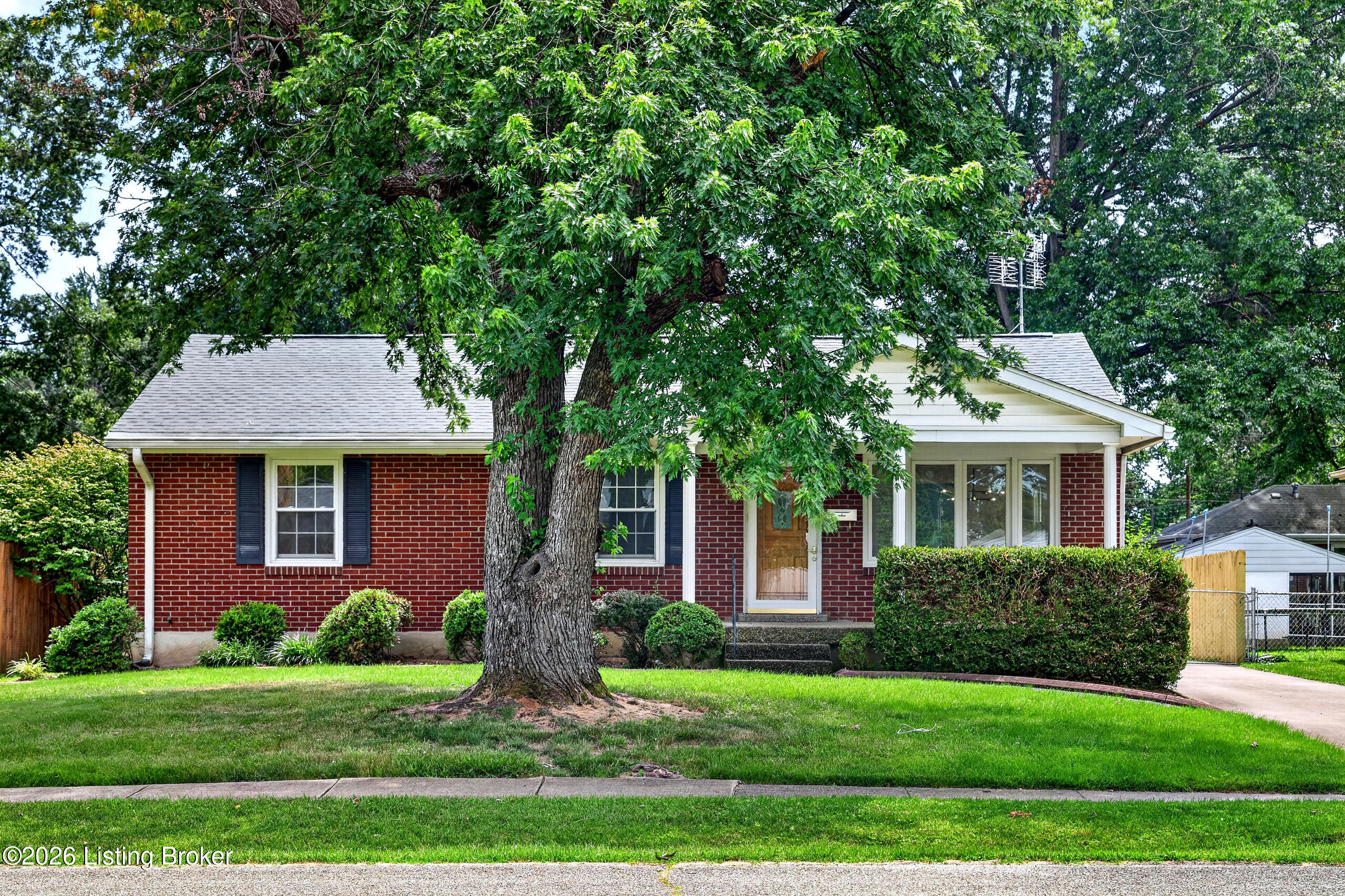 6137 Middlerose Cir