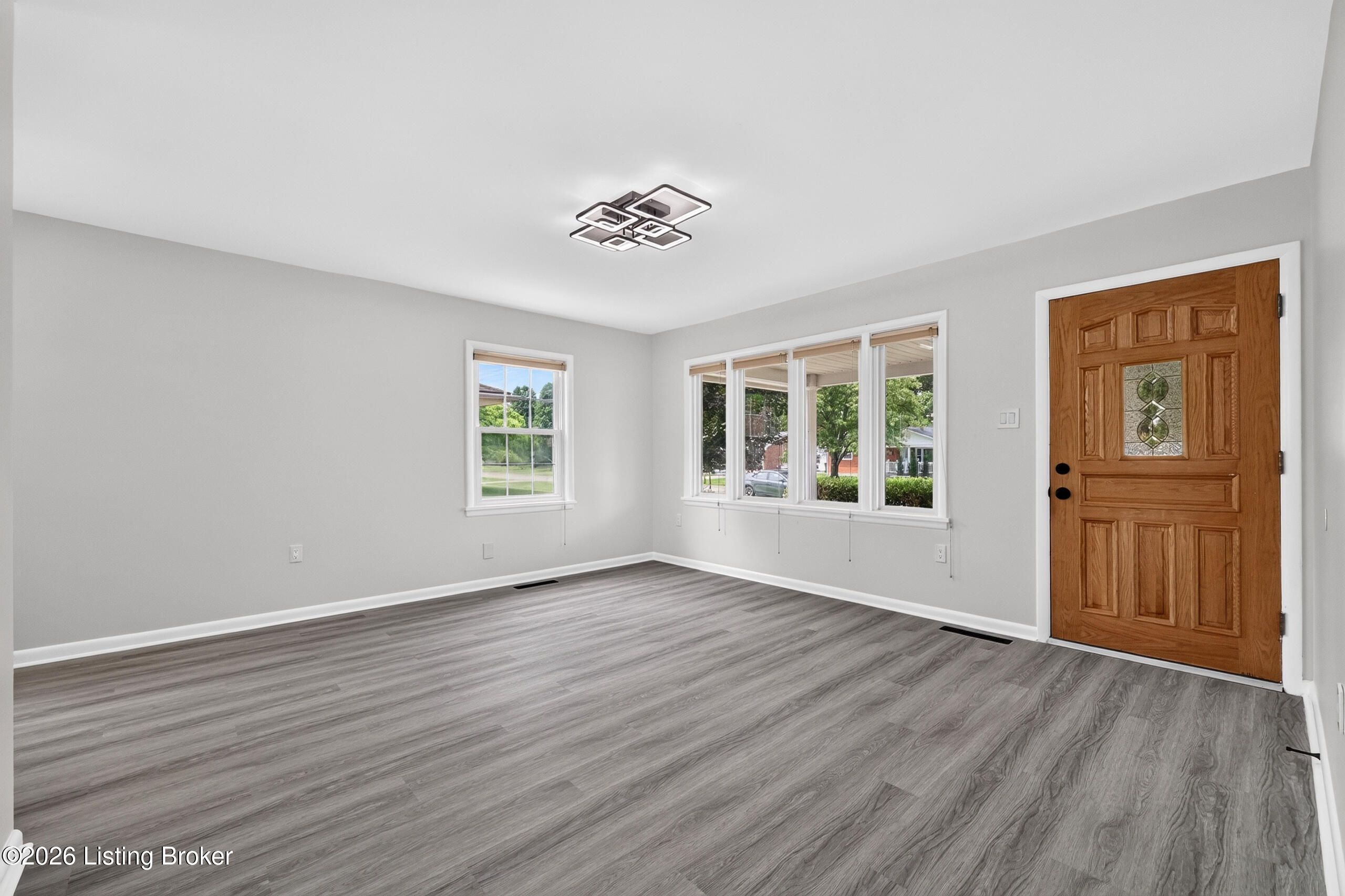 6137 Middlerose Cir