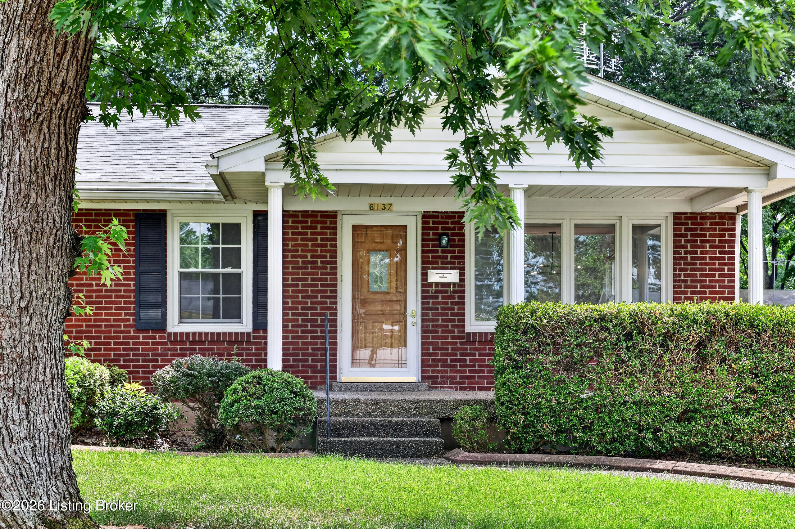 6137 Middlerose Cir