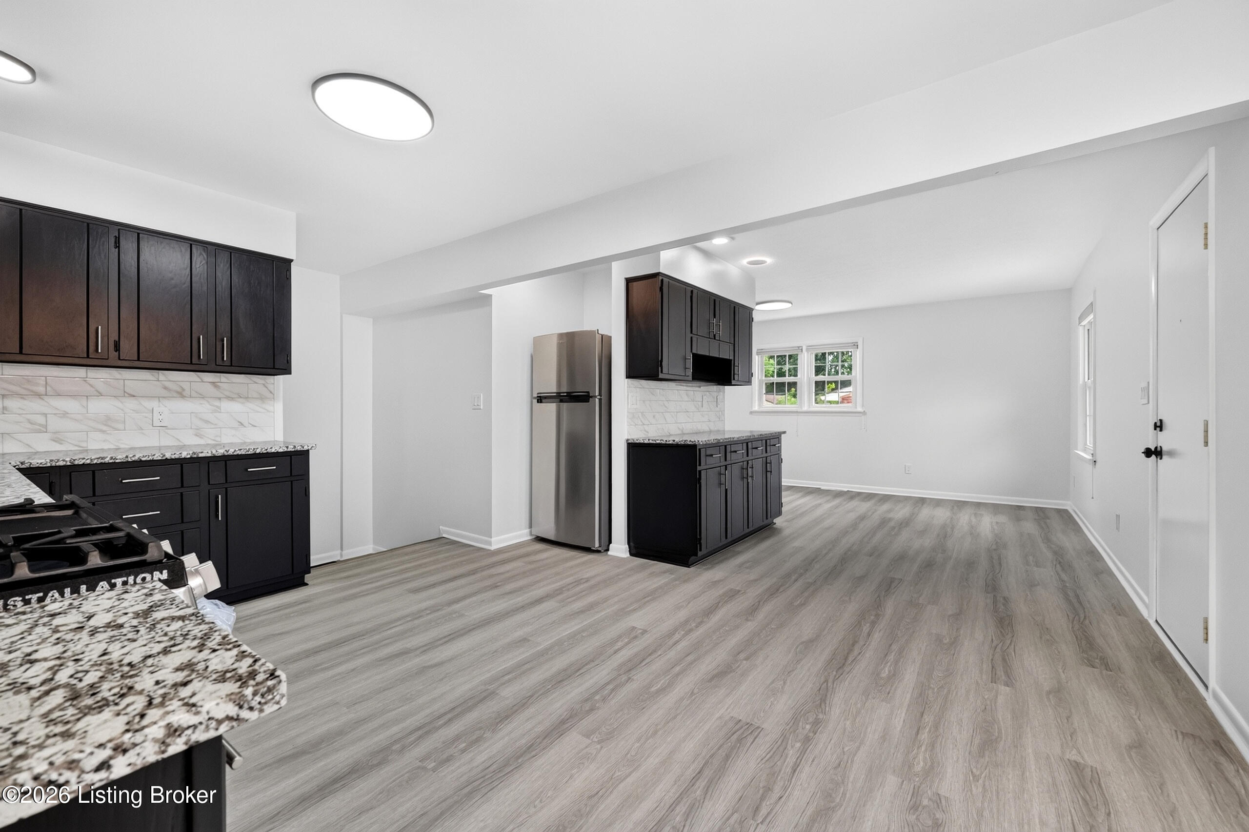 6137 Middlerose Cir