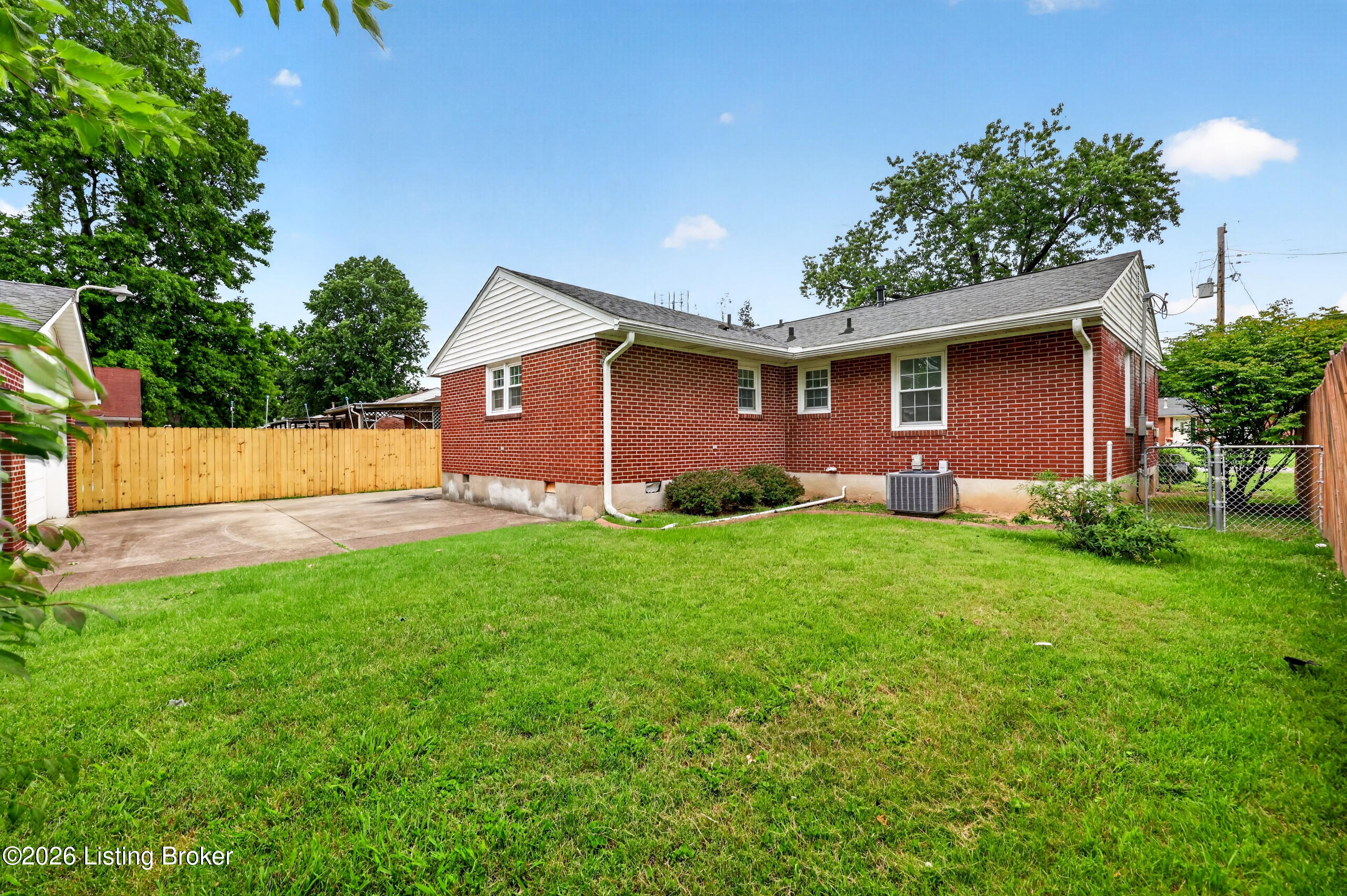 6137 Middlerose Cir