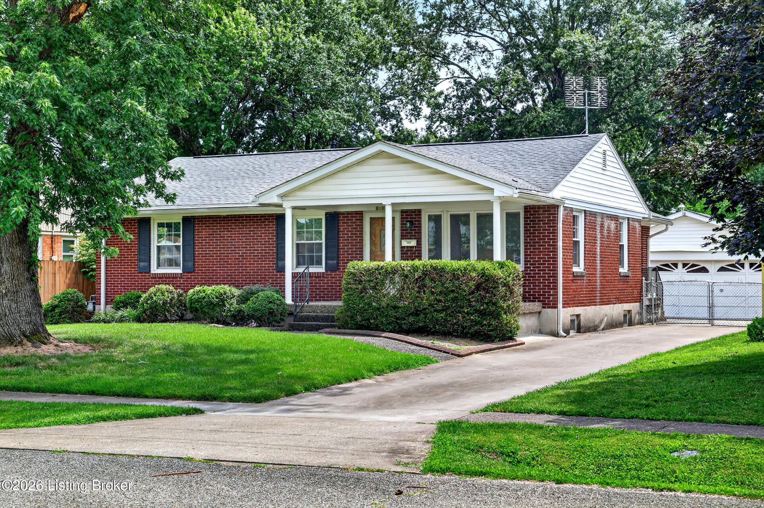6137 Middlerose Cir