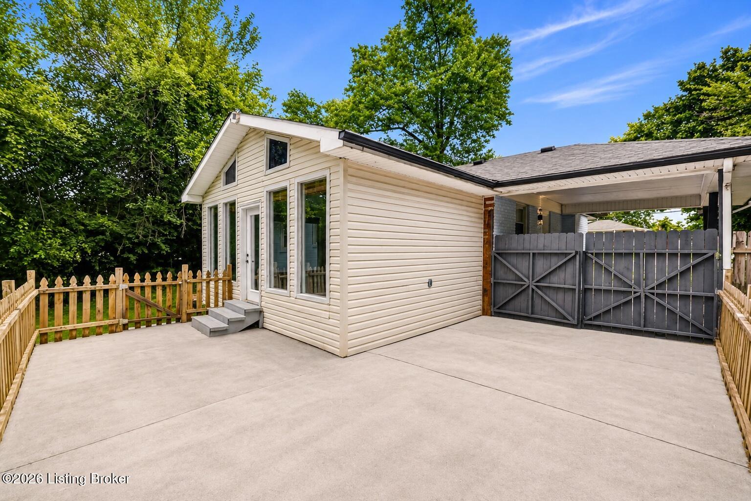 5218 Famous Way