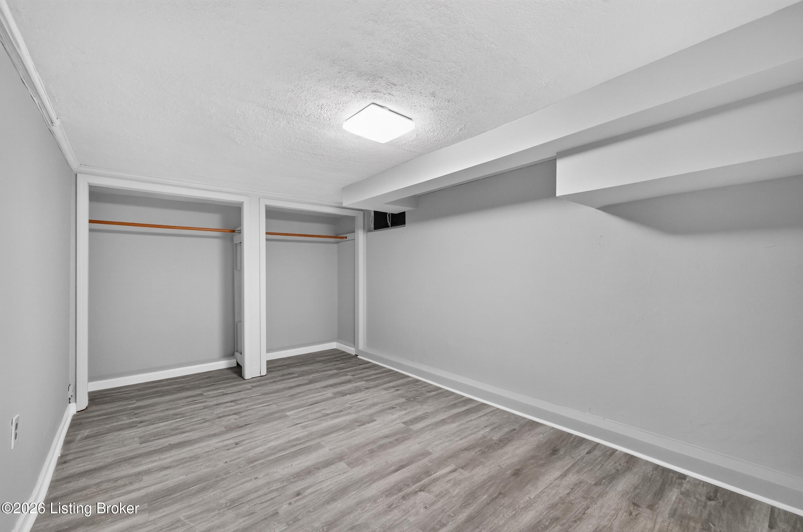 5218 Famous Way