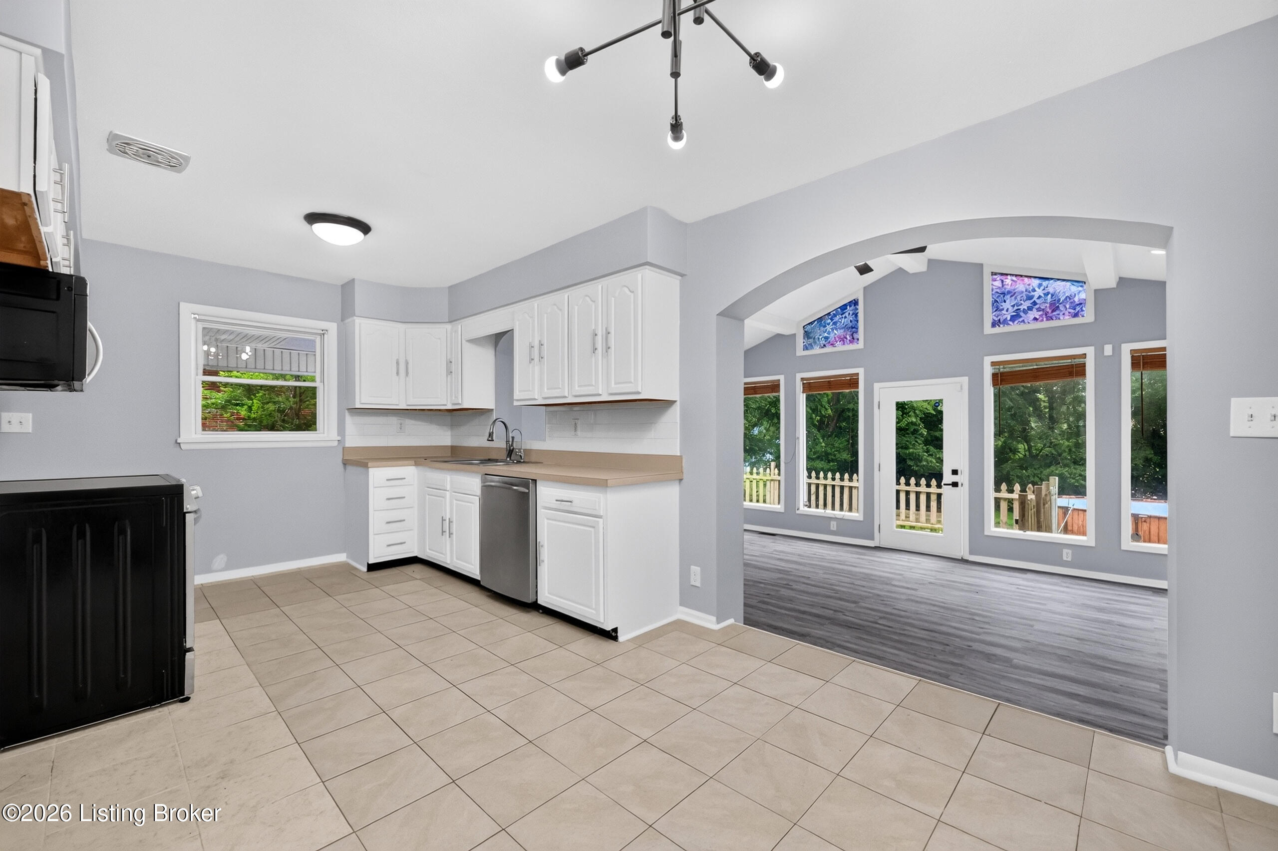 5218 Famous Way