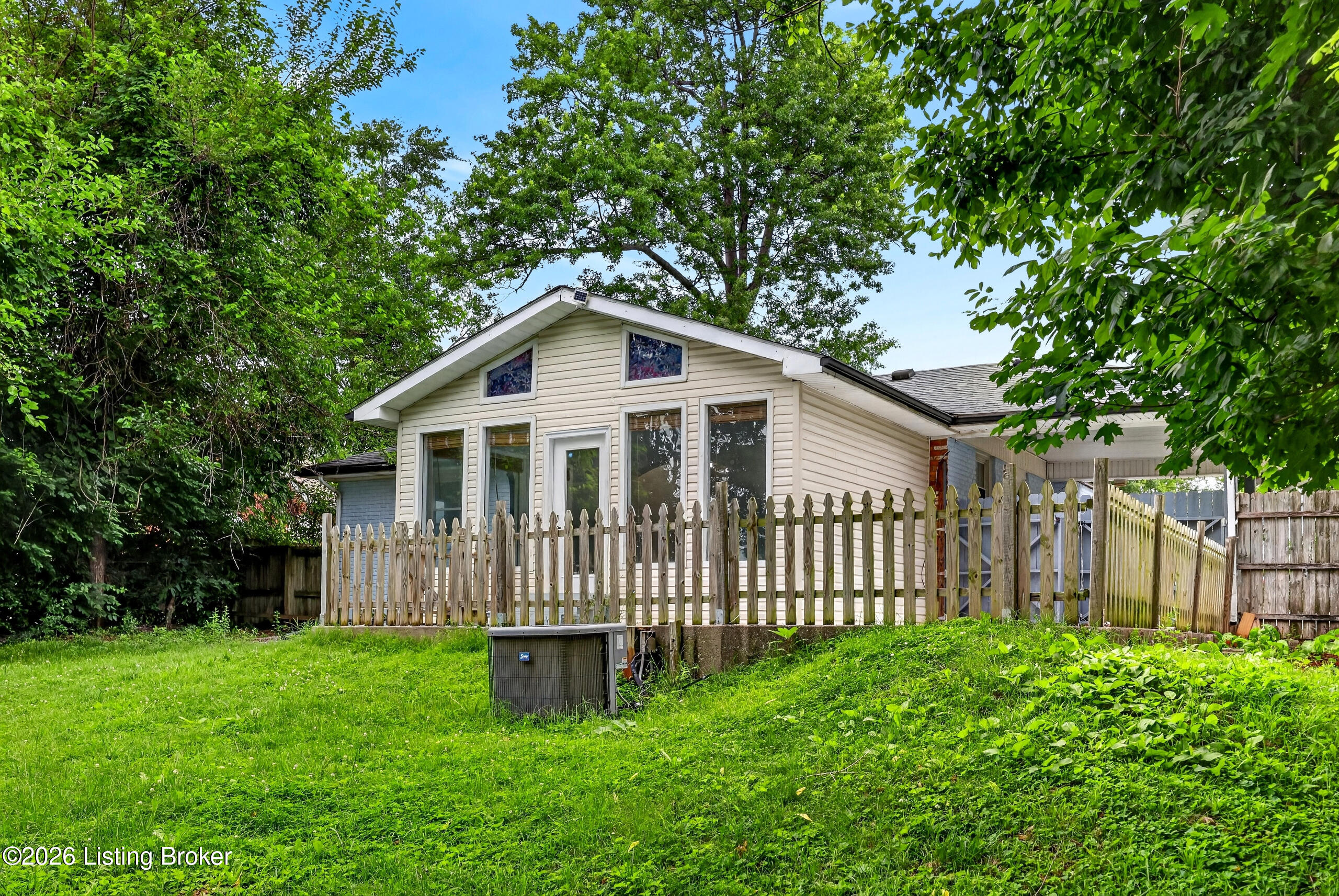 5218 Famous Way