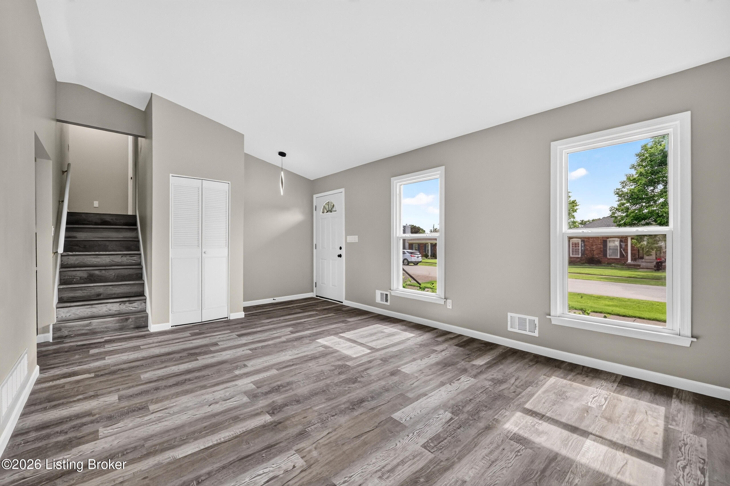 8908 Thelma Ln