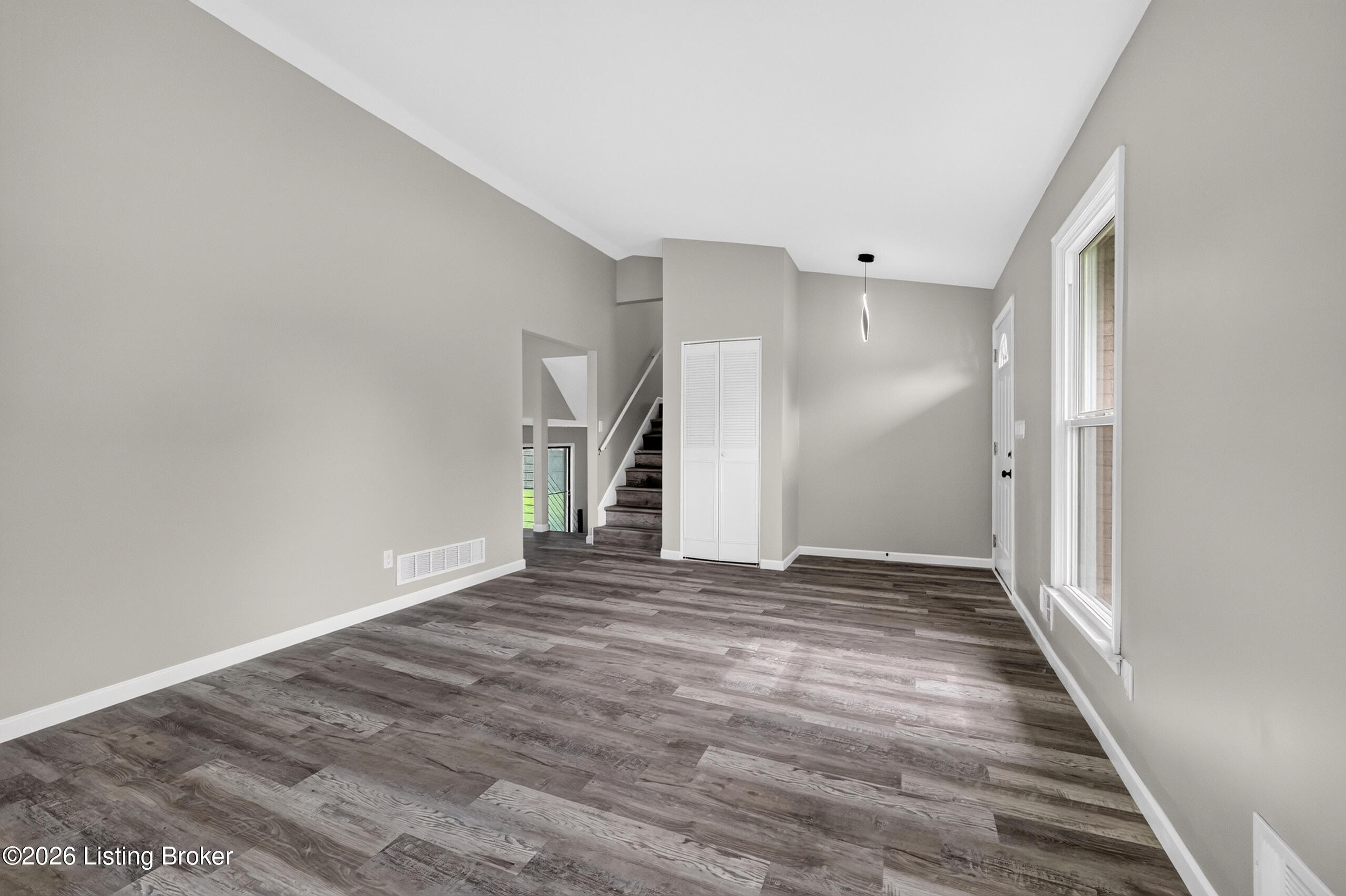 8908 Thelma Ln