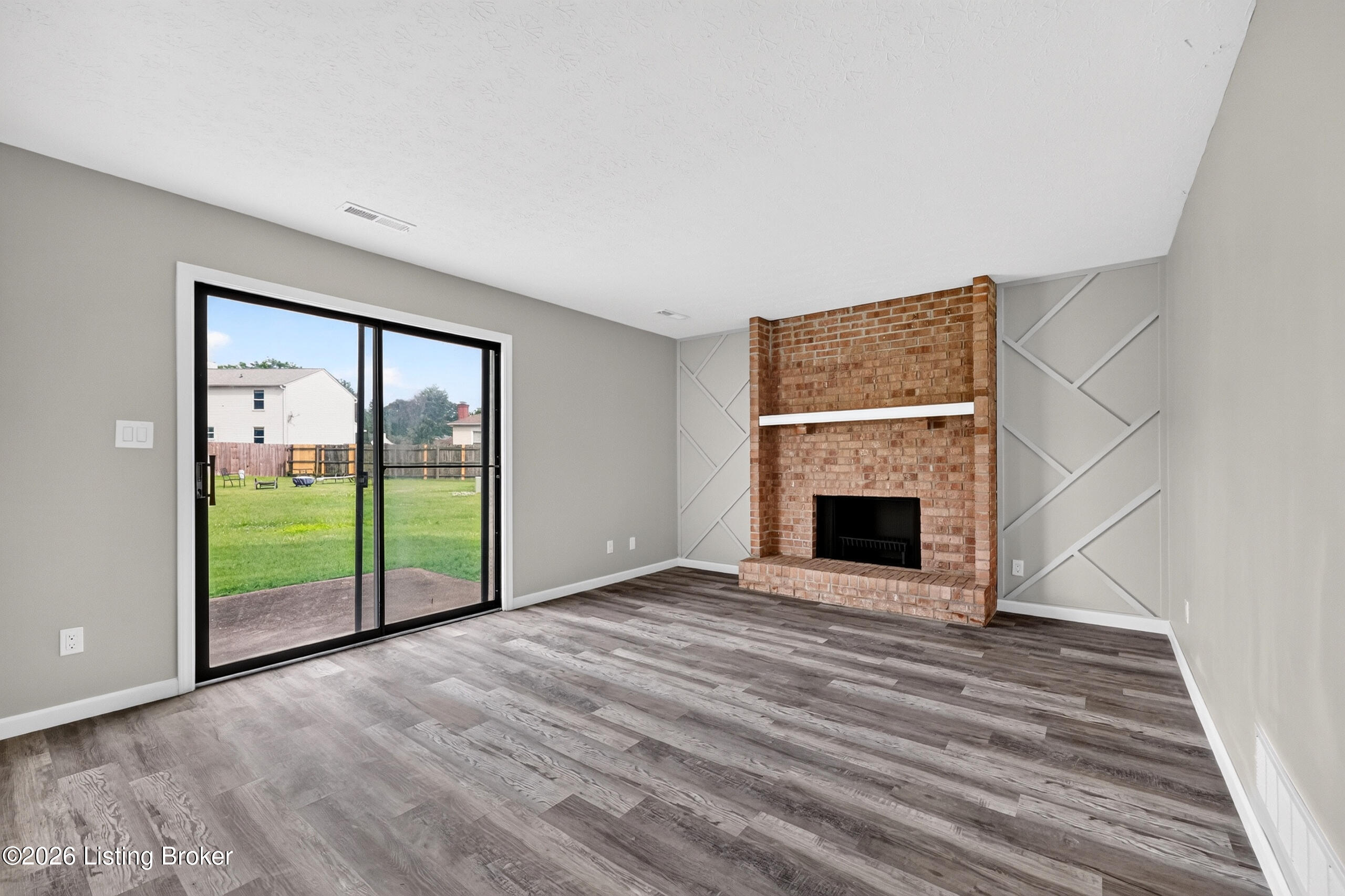 8908 Thelma Ln