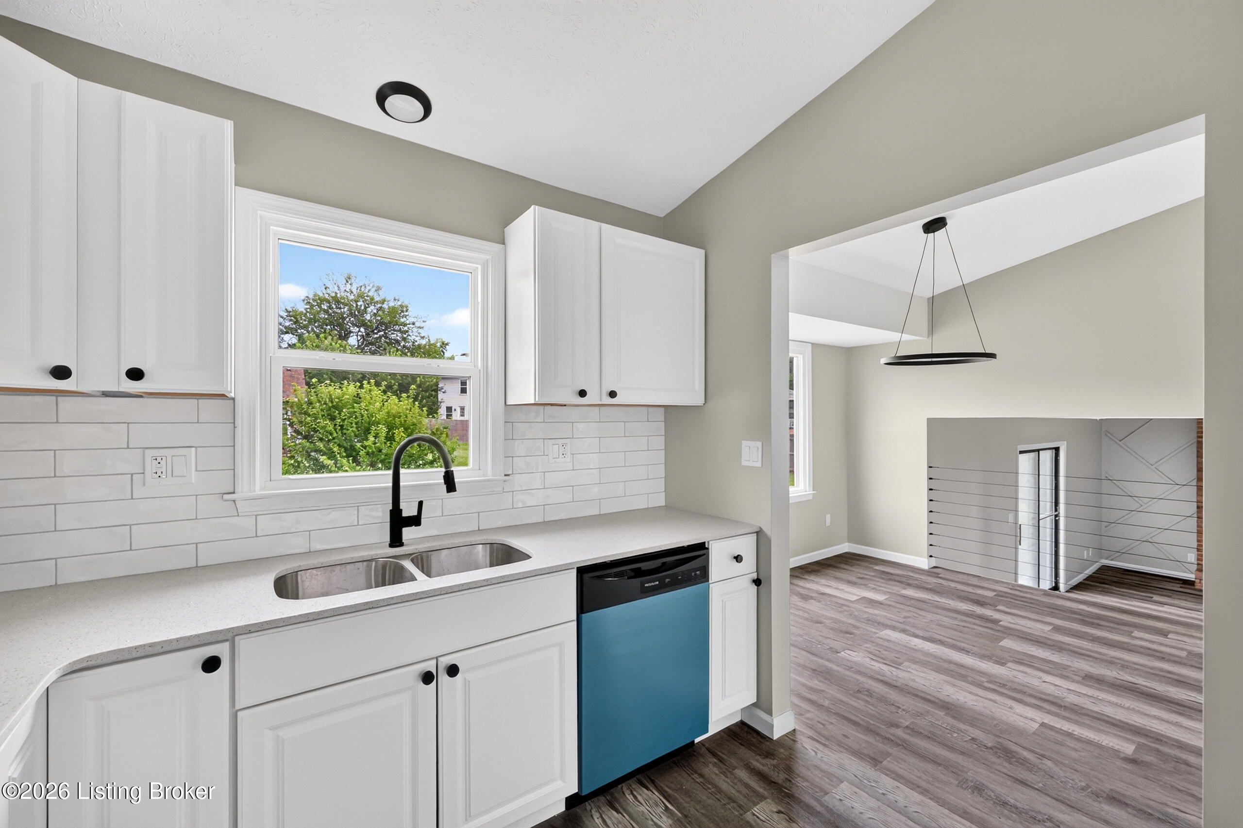 8908 Thelma Ln