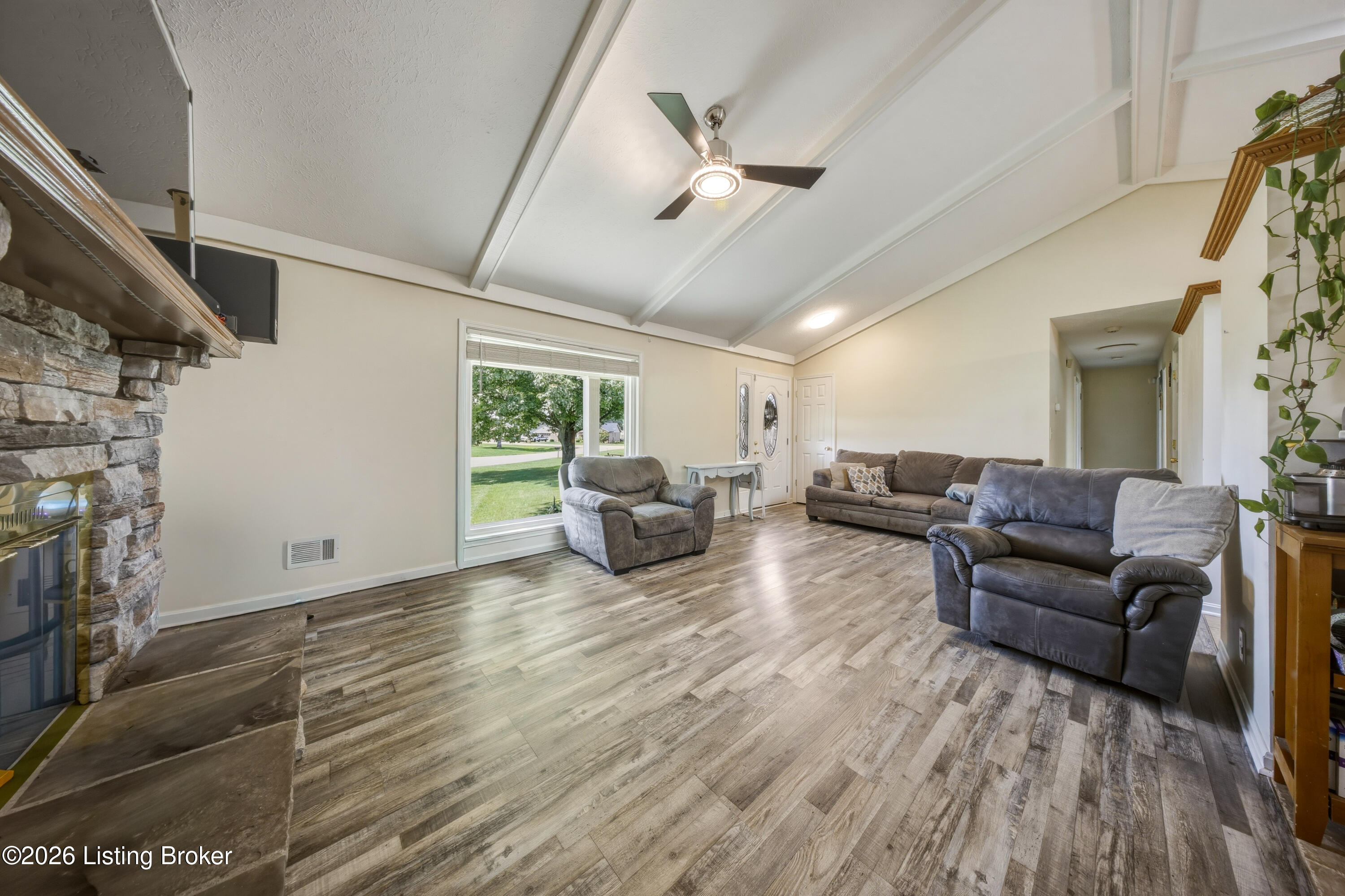 128 Erikas Ct