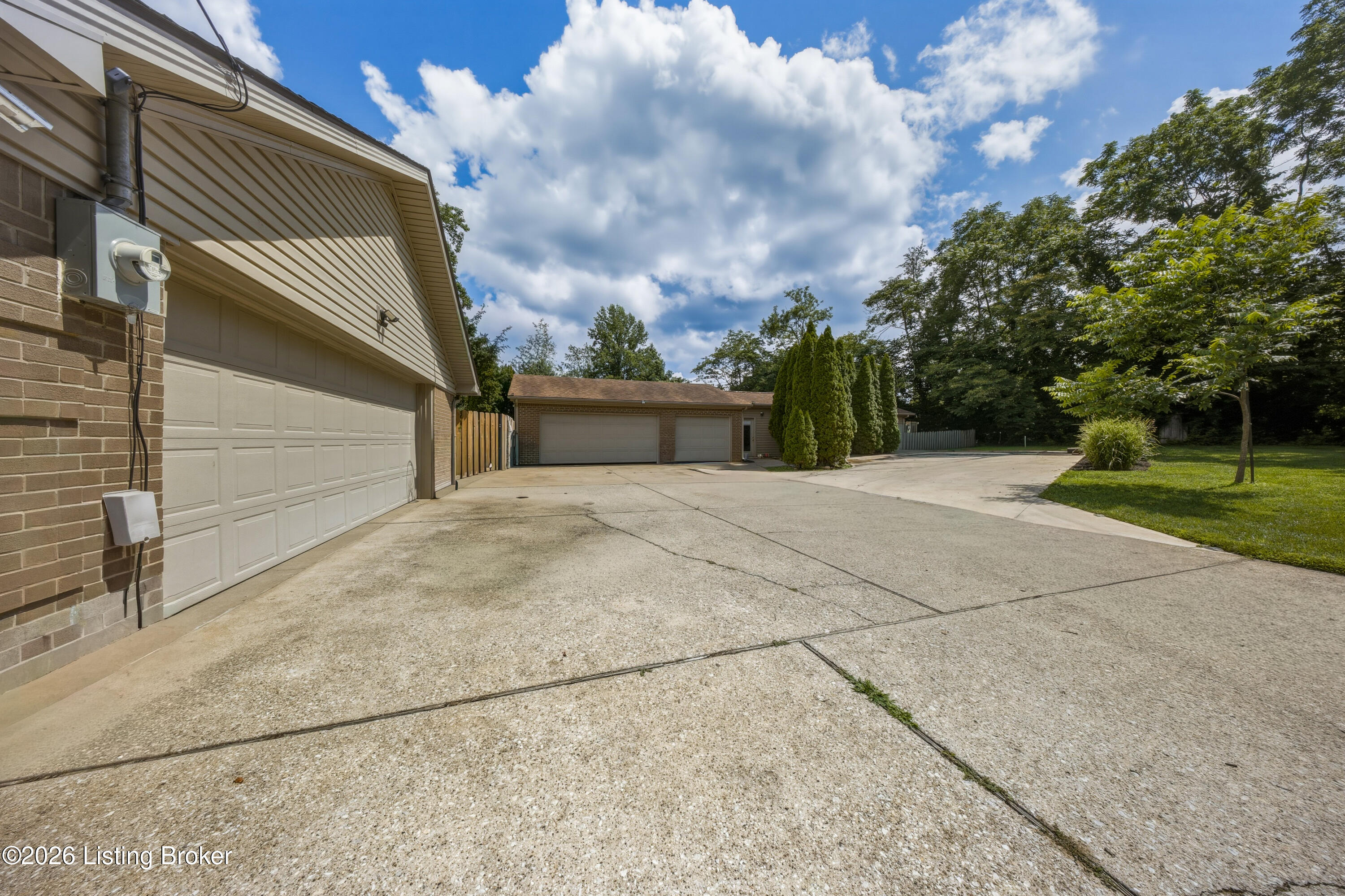 128 Erikas Ct