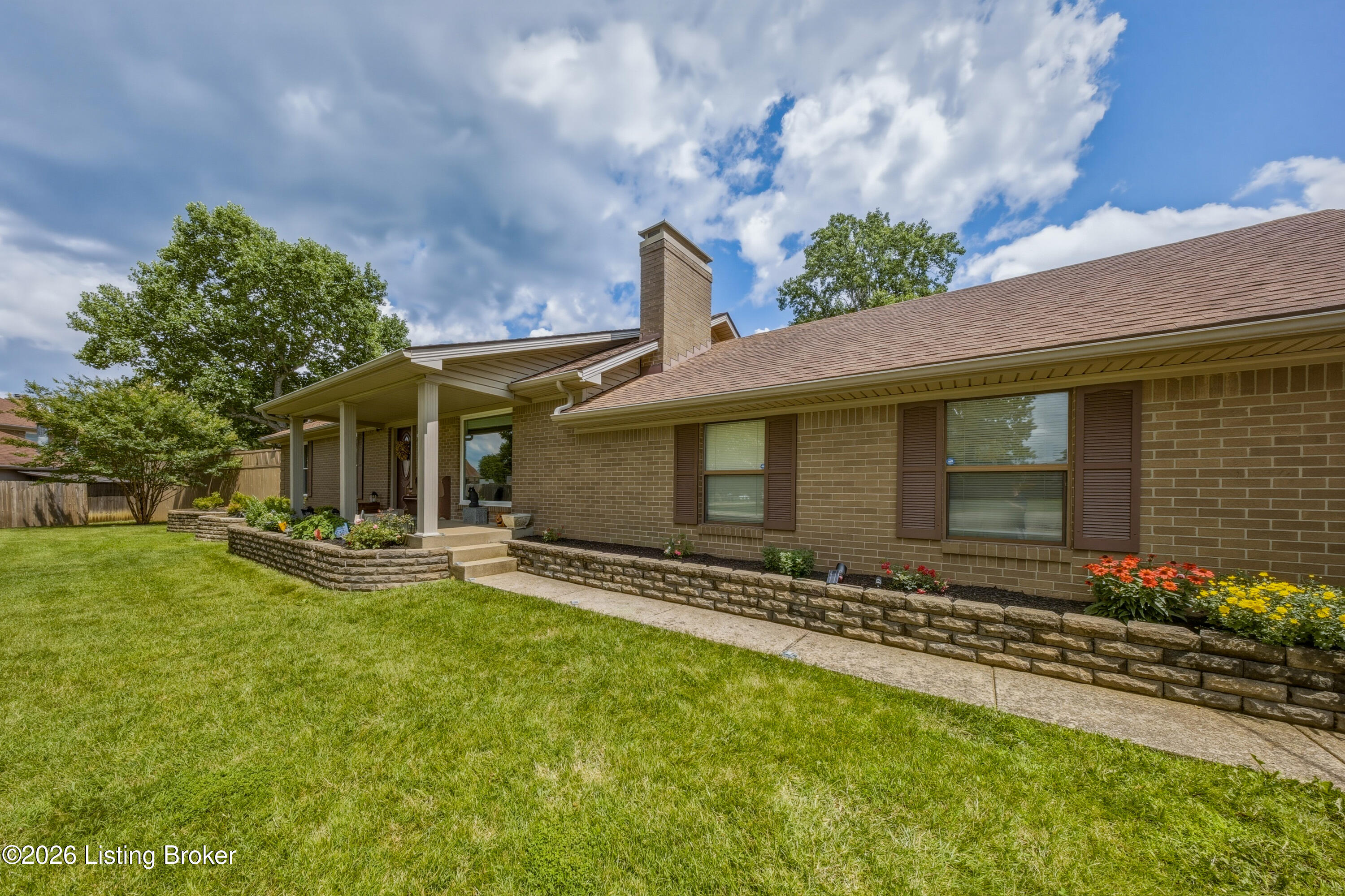 128 Erikas Ct