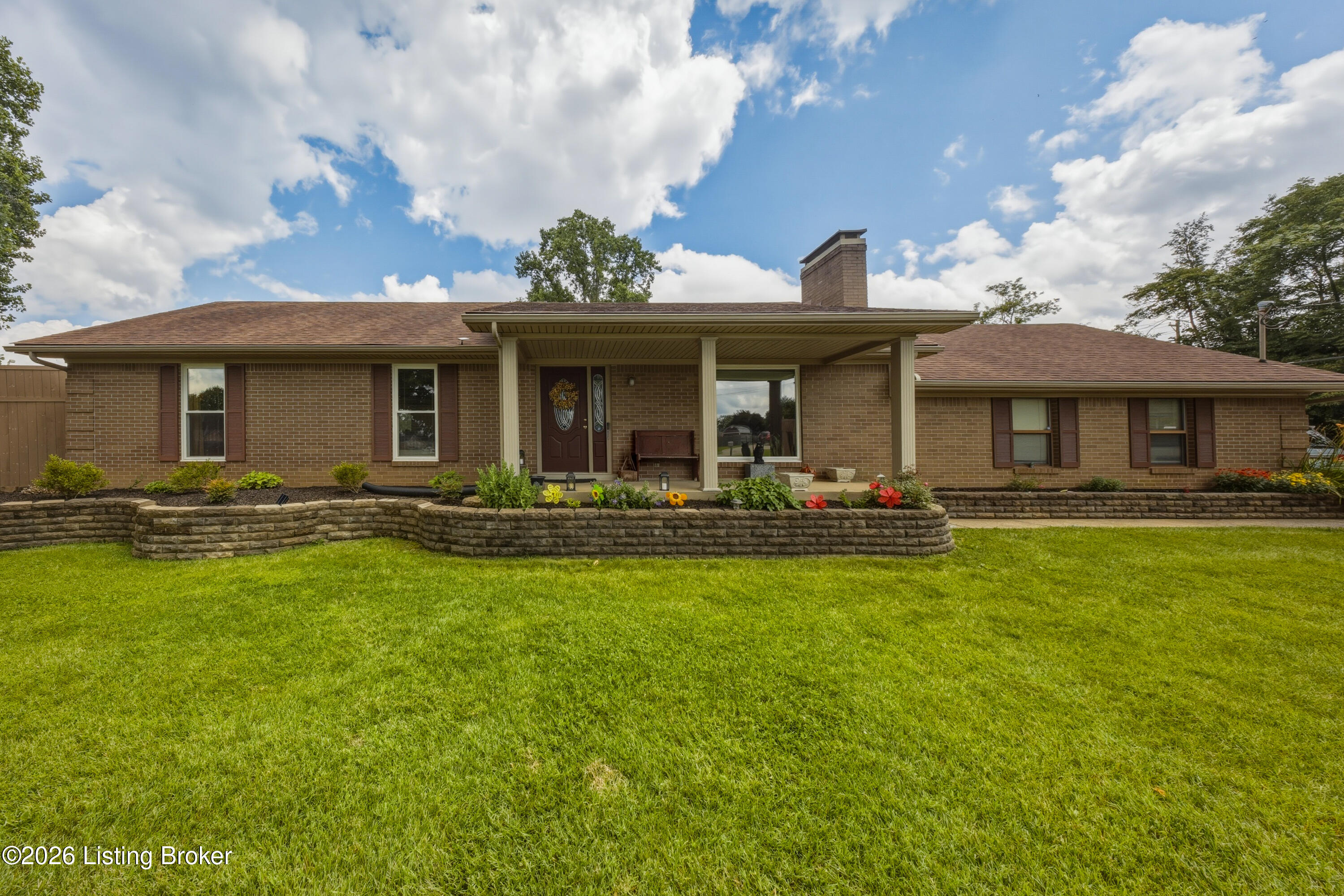 128 Erikas Ct