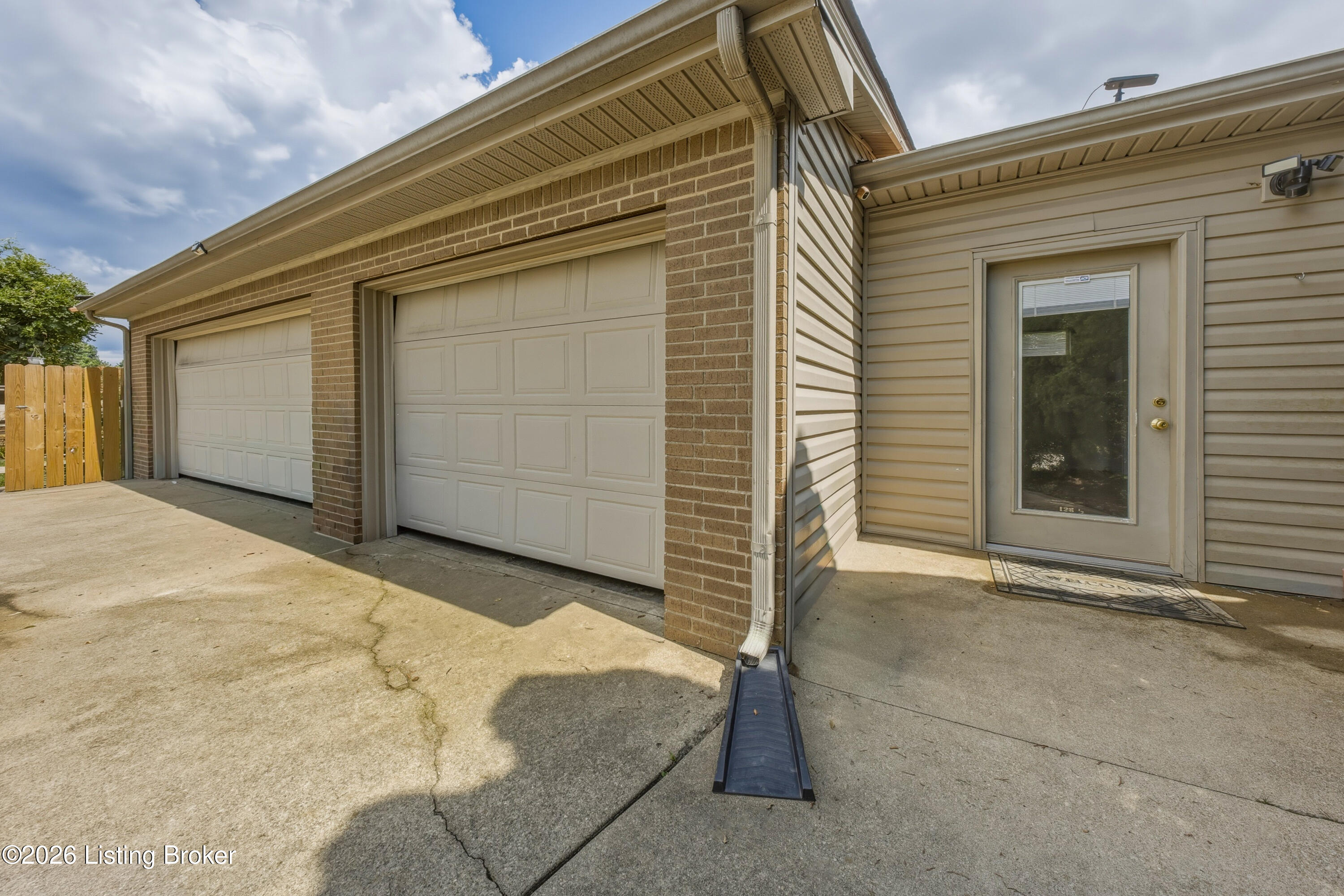 128 Erikas Ct