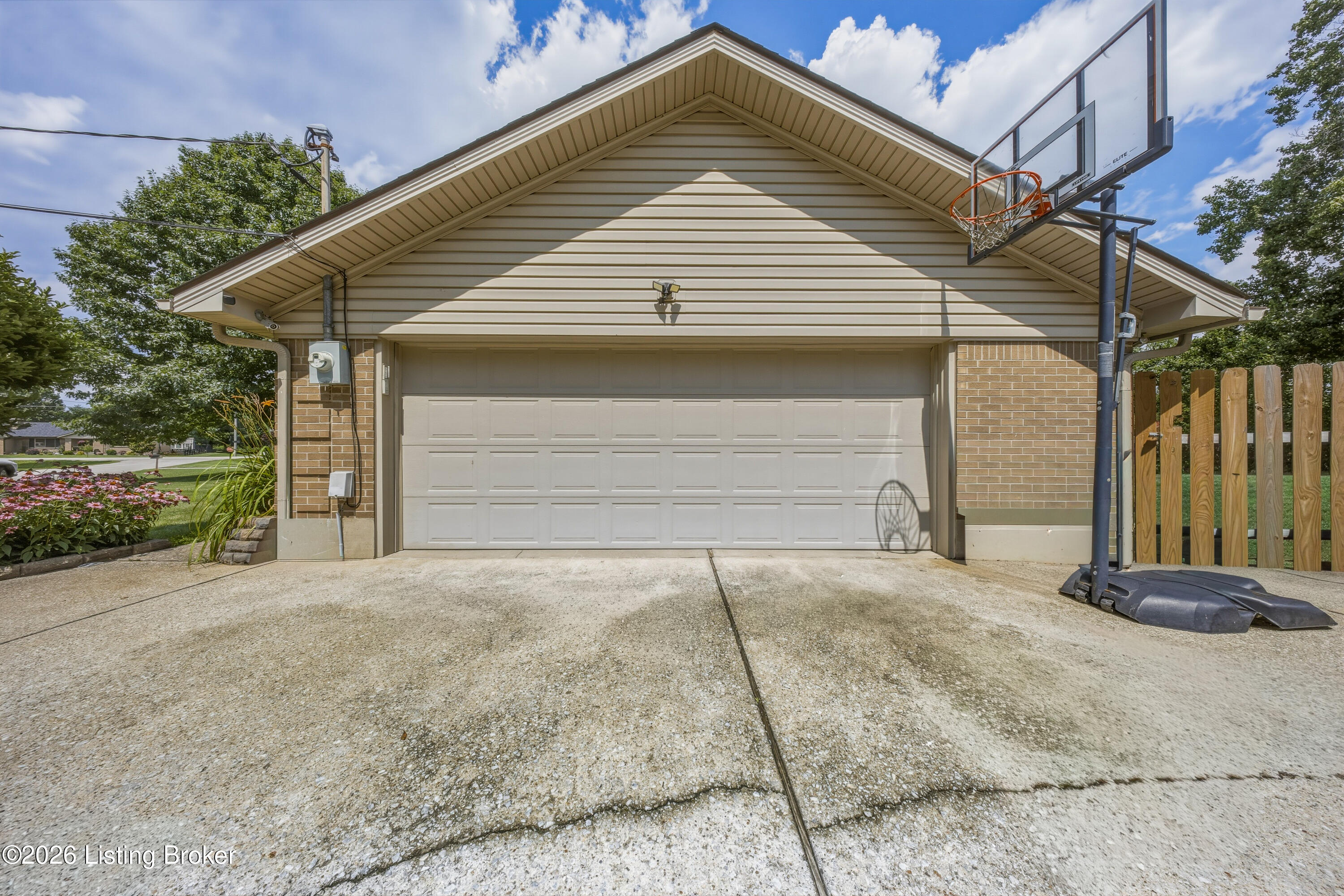 128 Erikas Ct