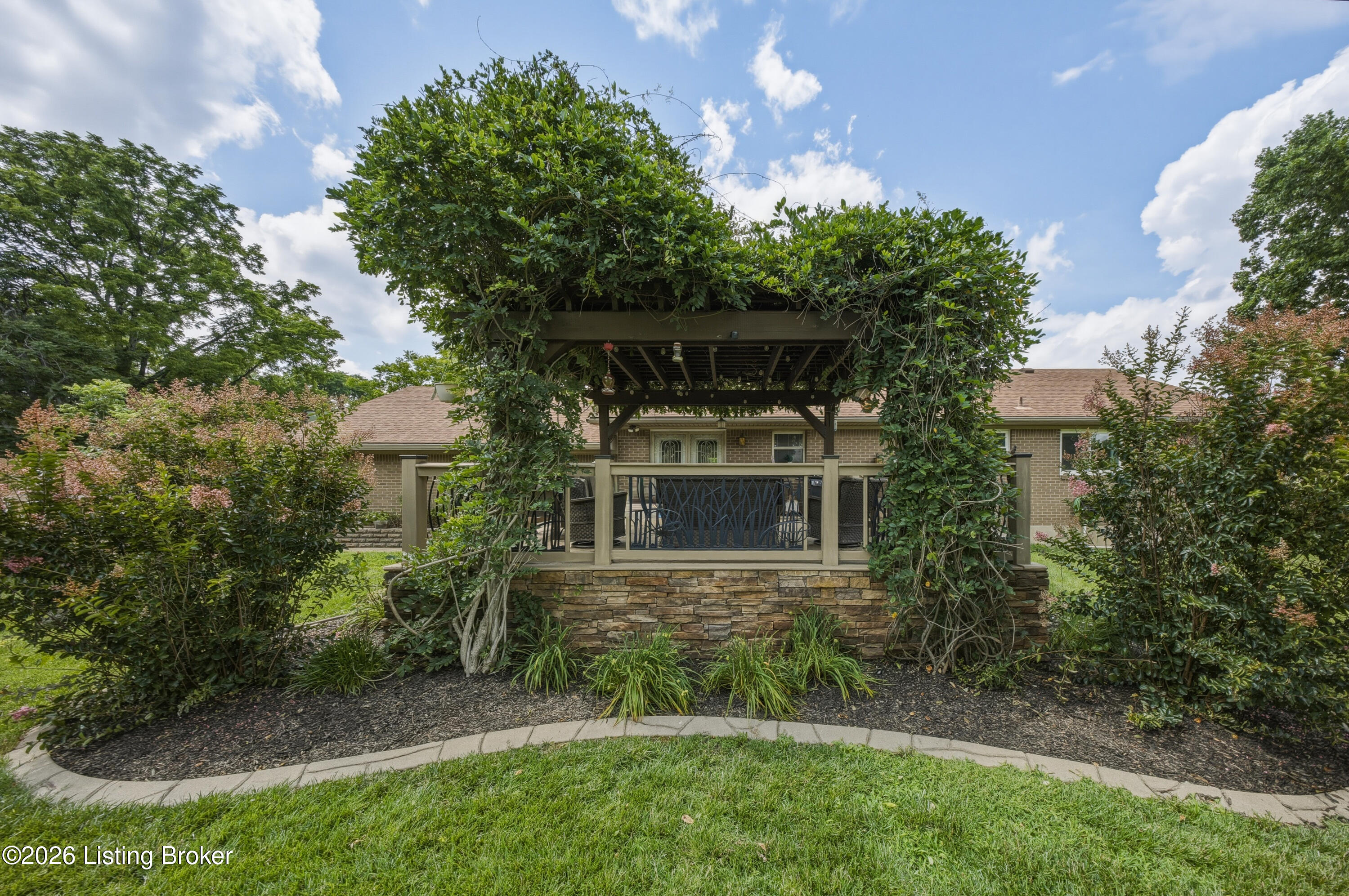 128 Erikas Ct