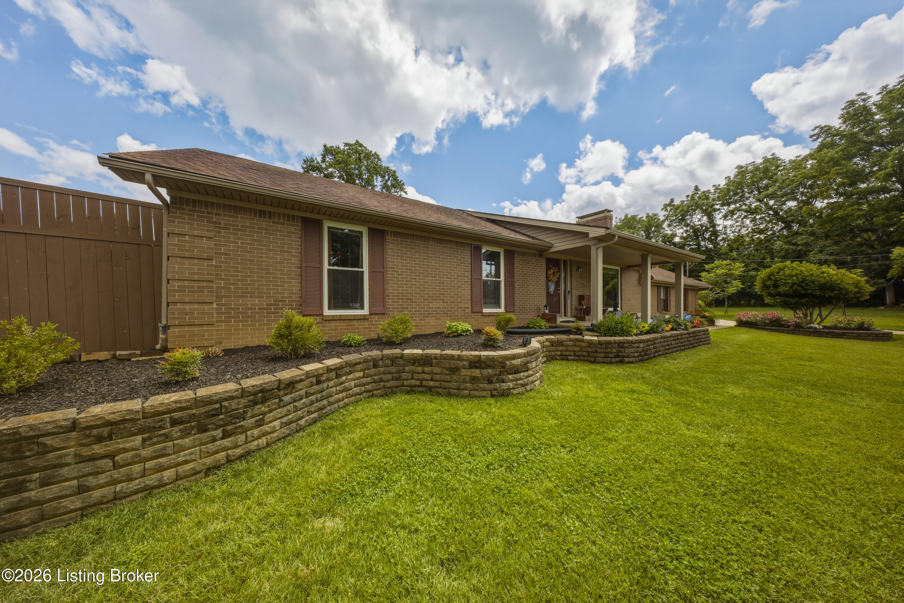 128 Erikas Ct