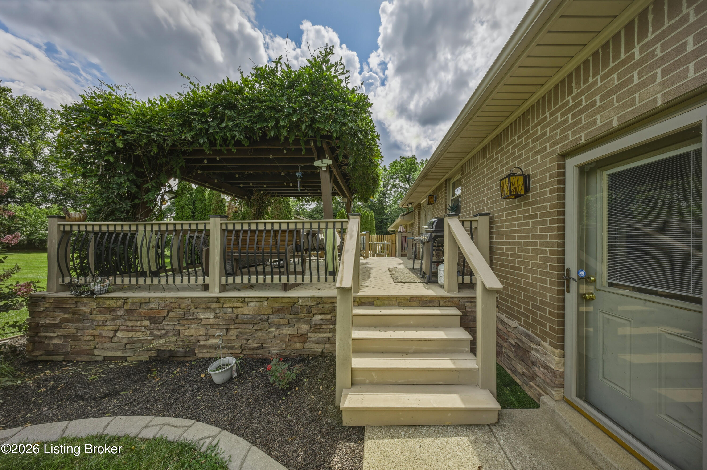 128 Erikas Ct