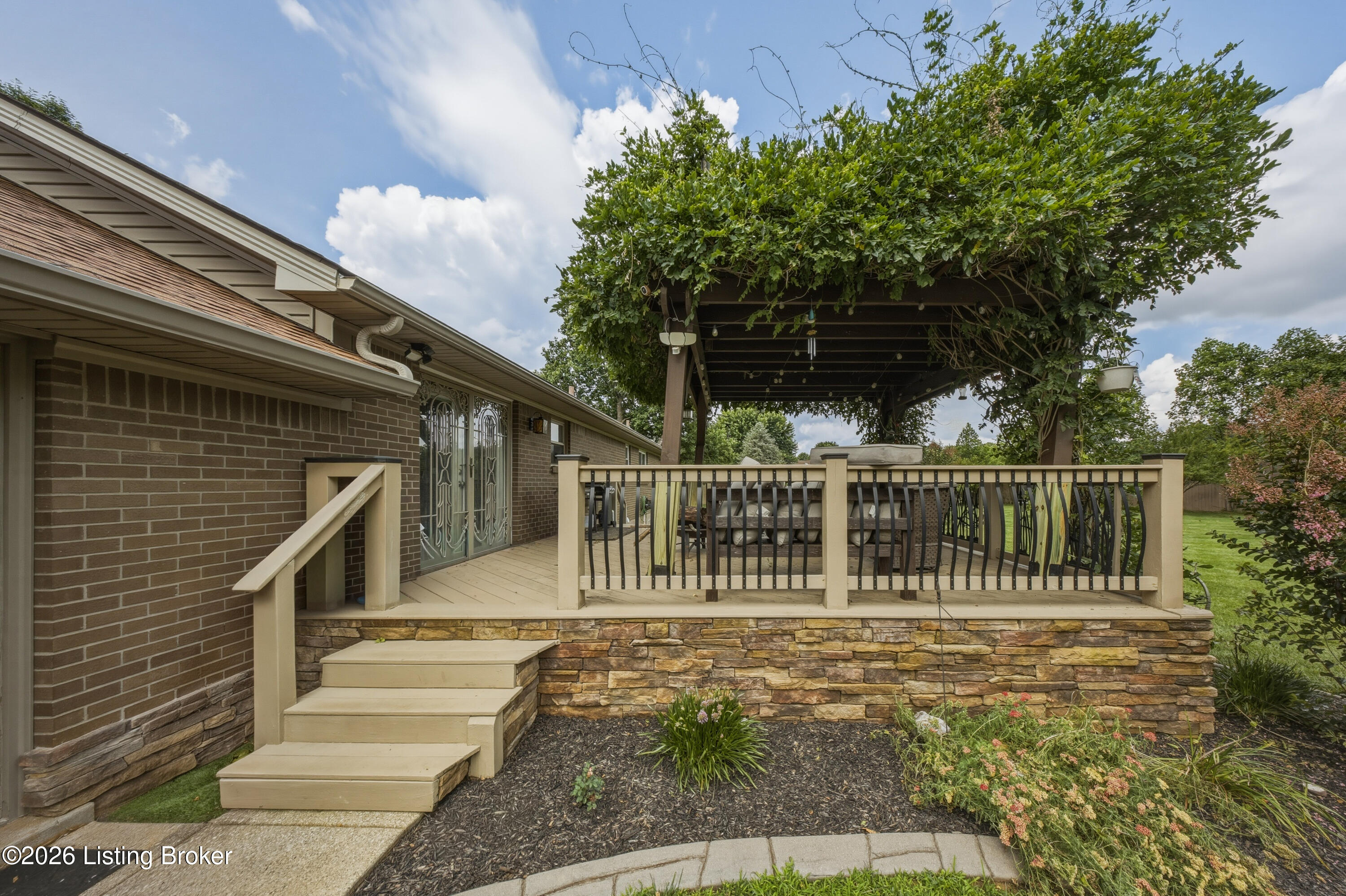 128 Erikas Ct