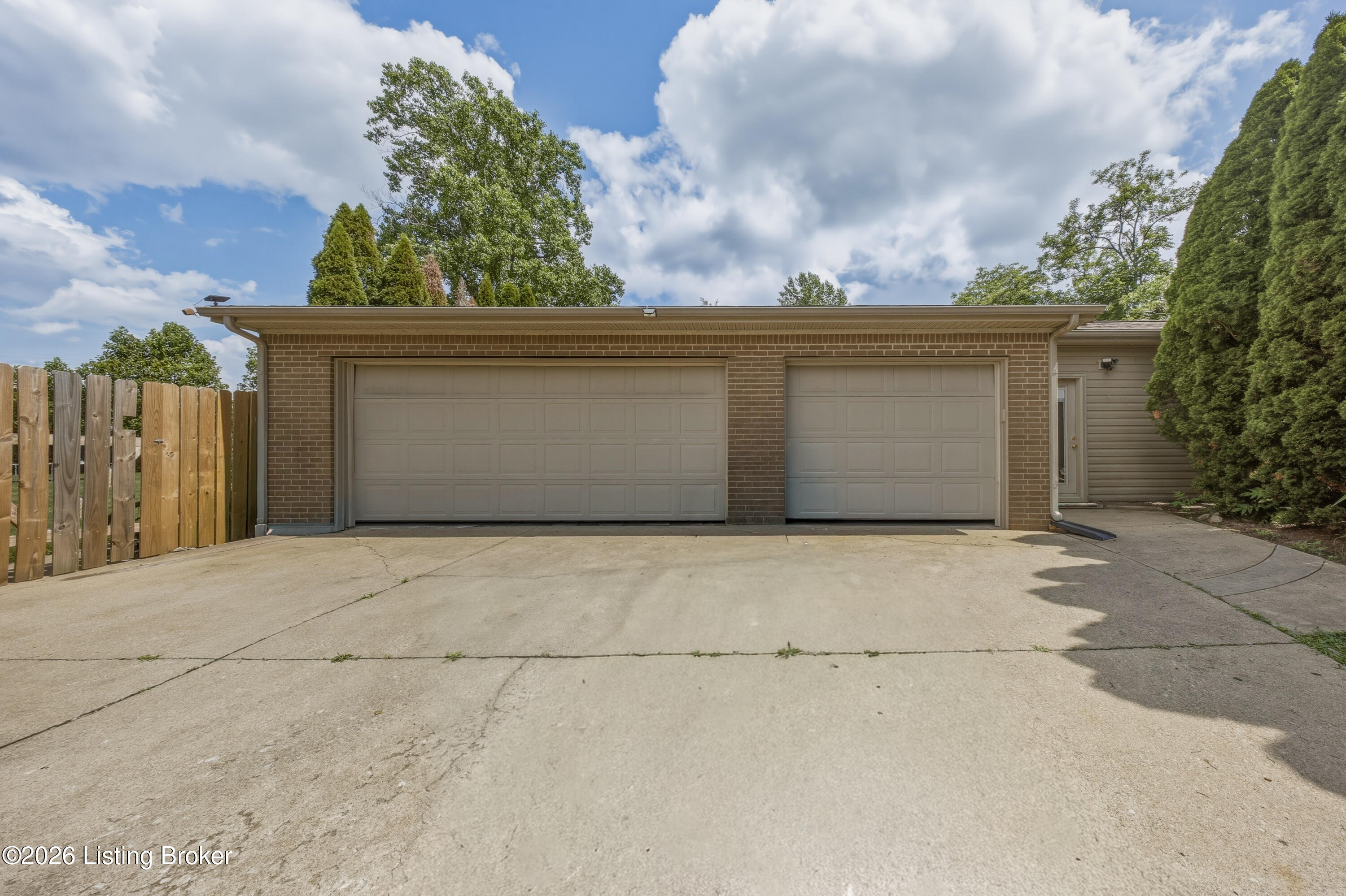 128 Erikas Ct
