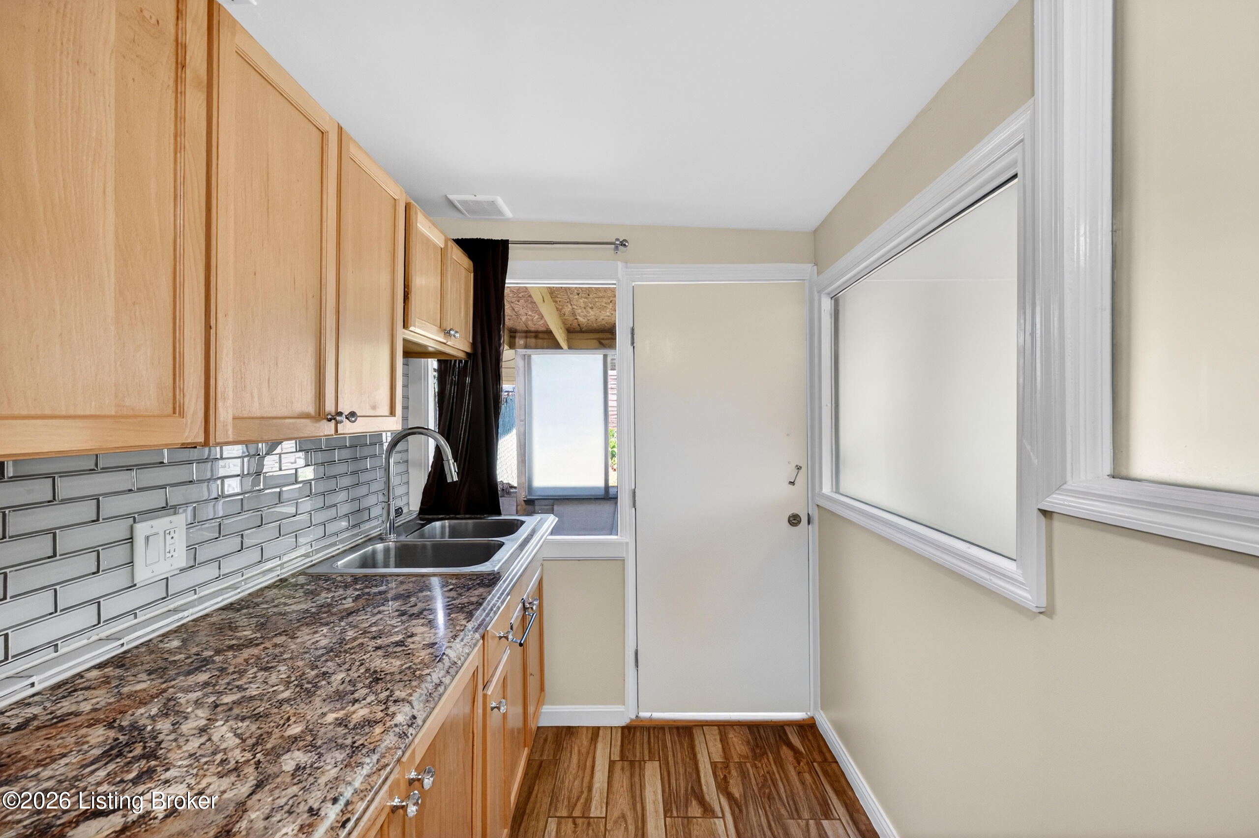 448 New St