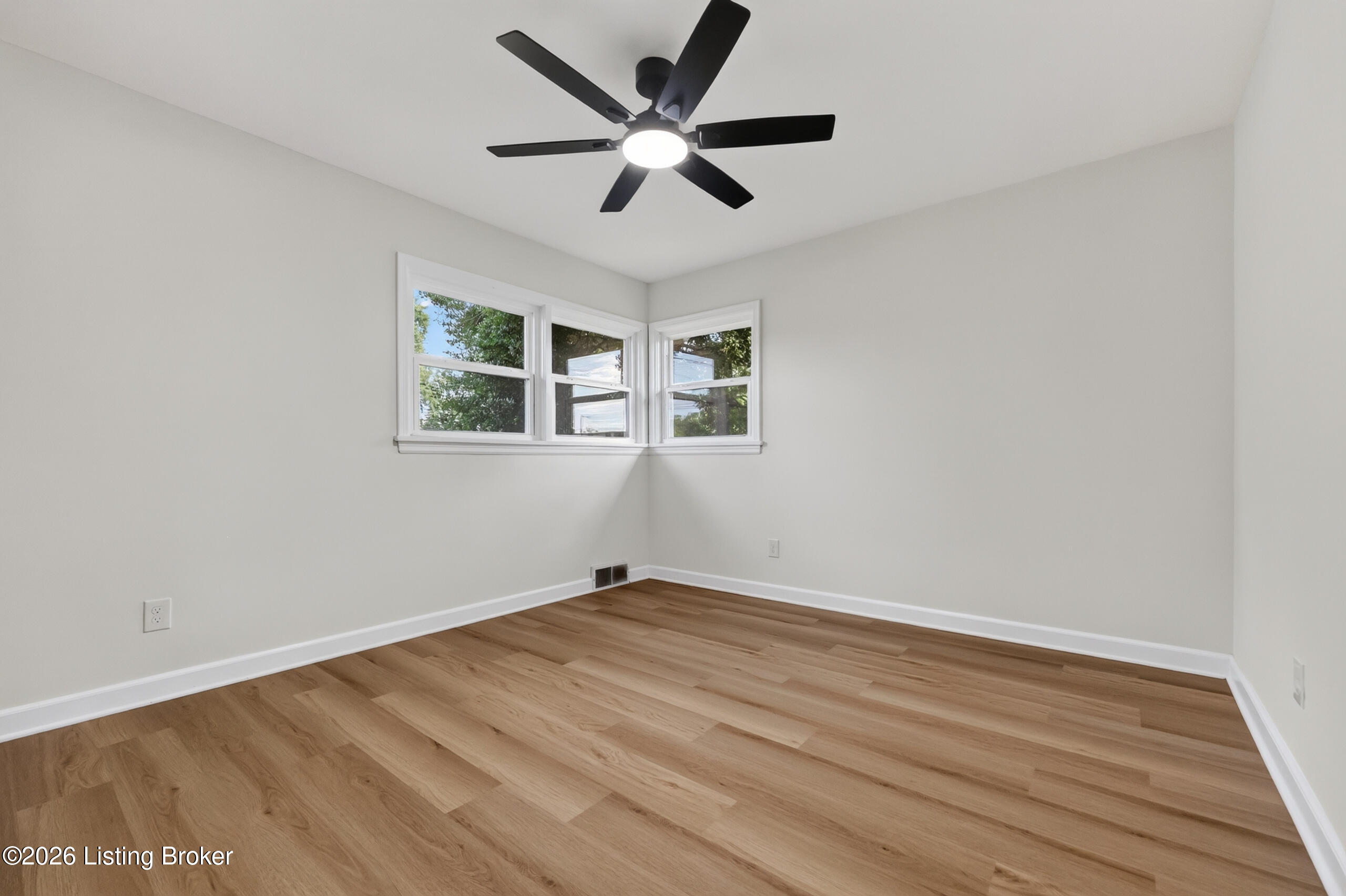 5125 Emerald Dr