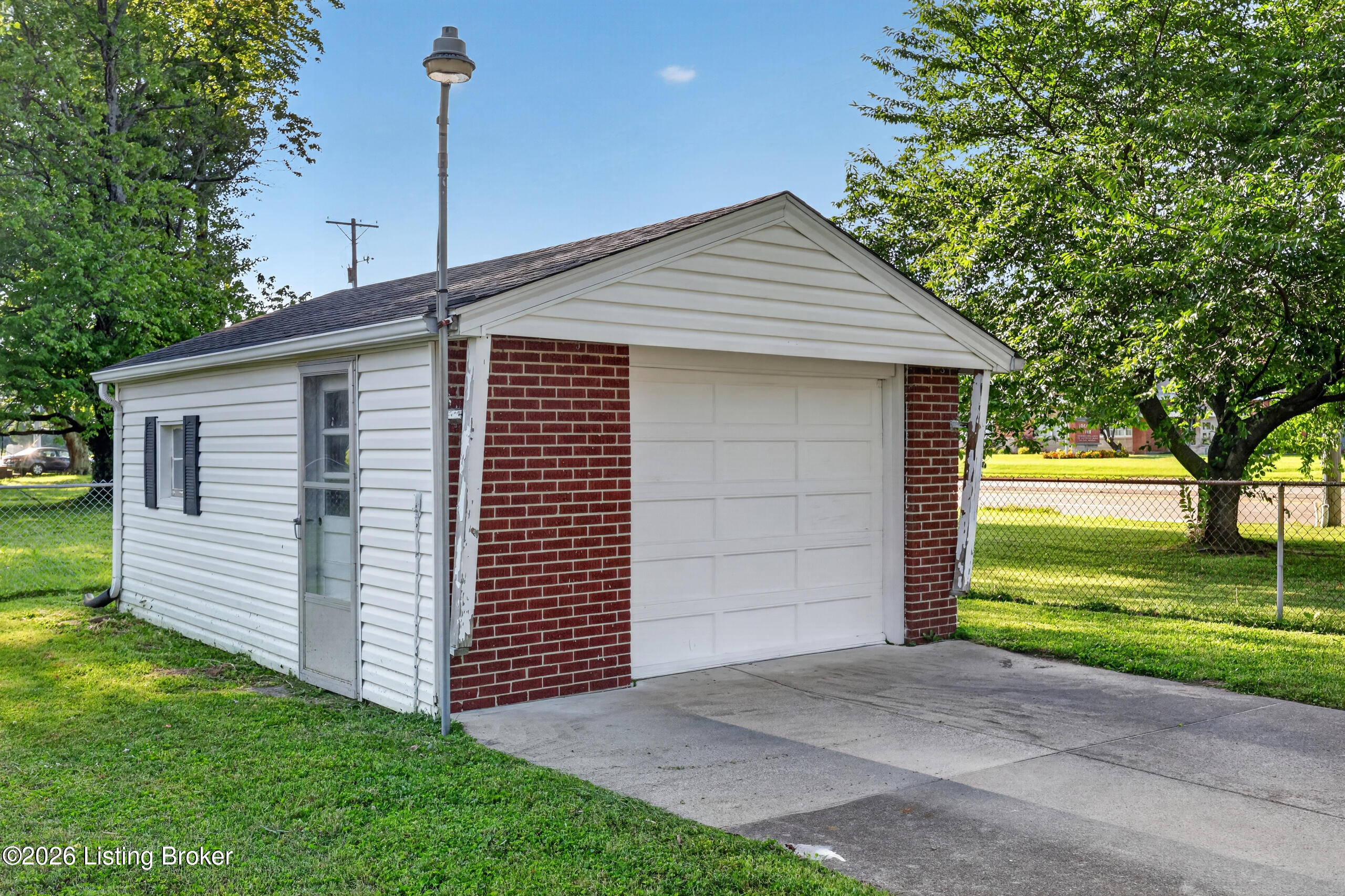 5125 Emerald Dr