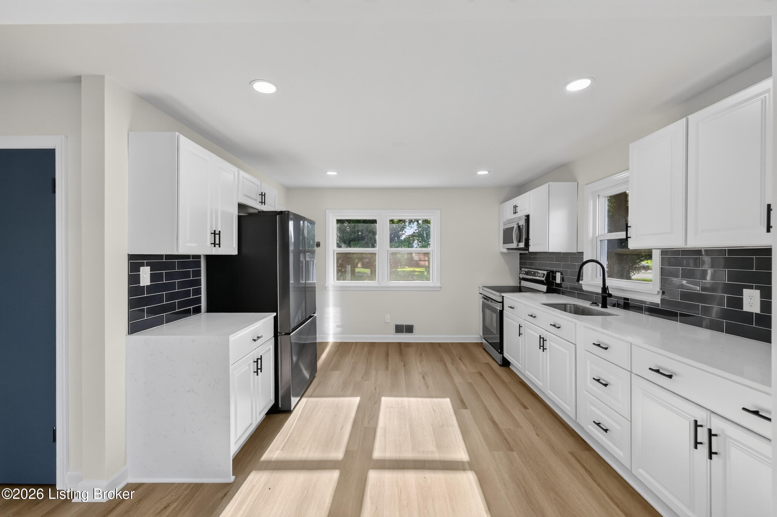 5125 Emerald Dr