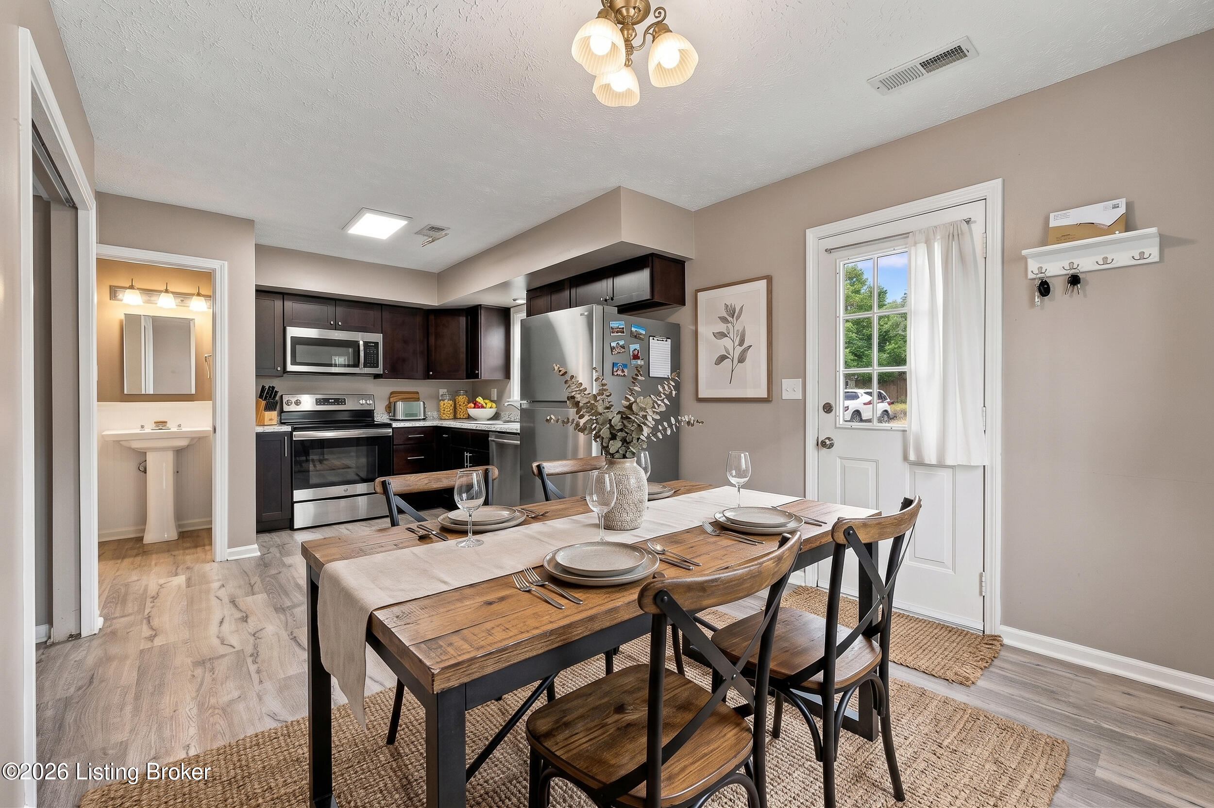 8319 Damascus Cir