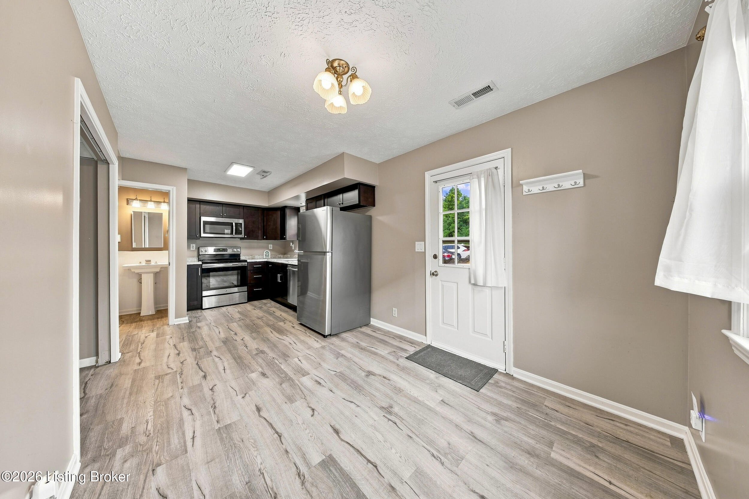 8319 Damascus Cir