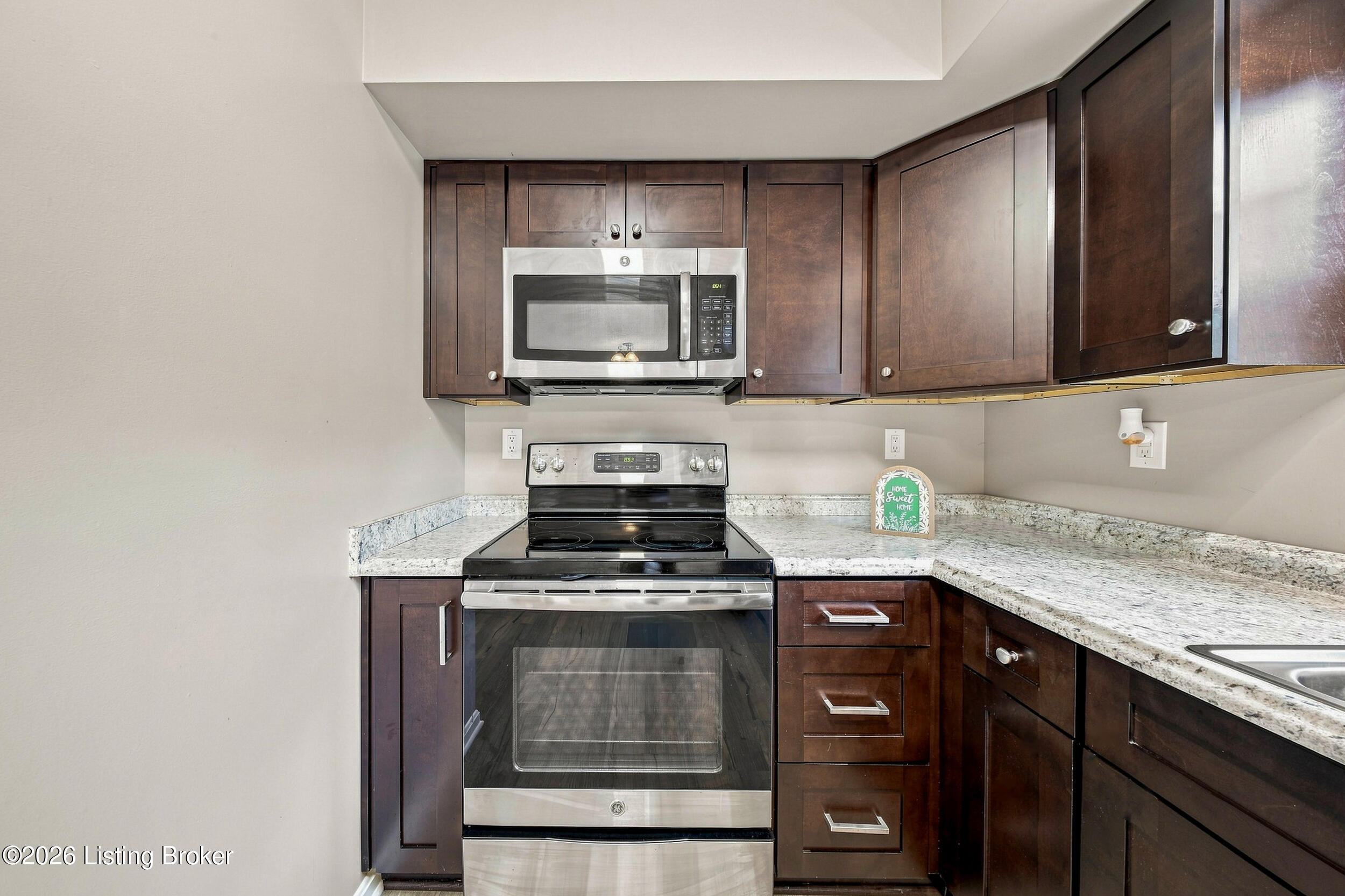8319 Damascus Cir