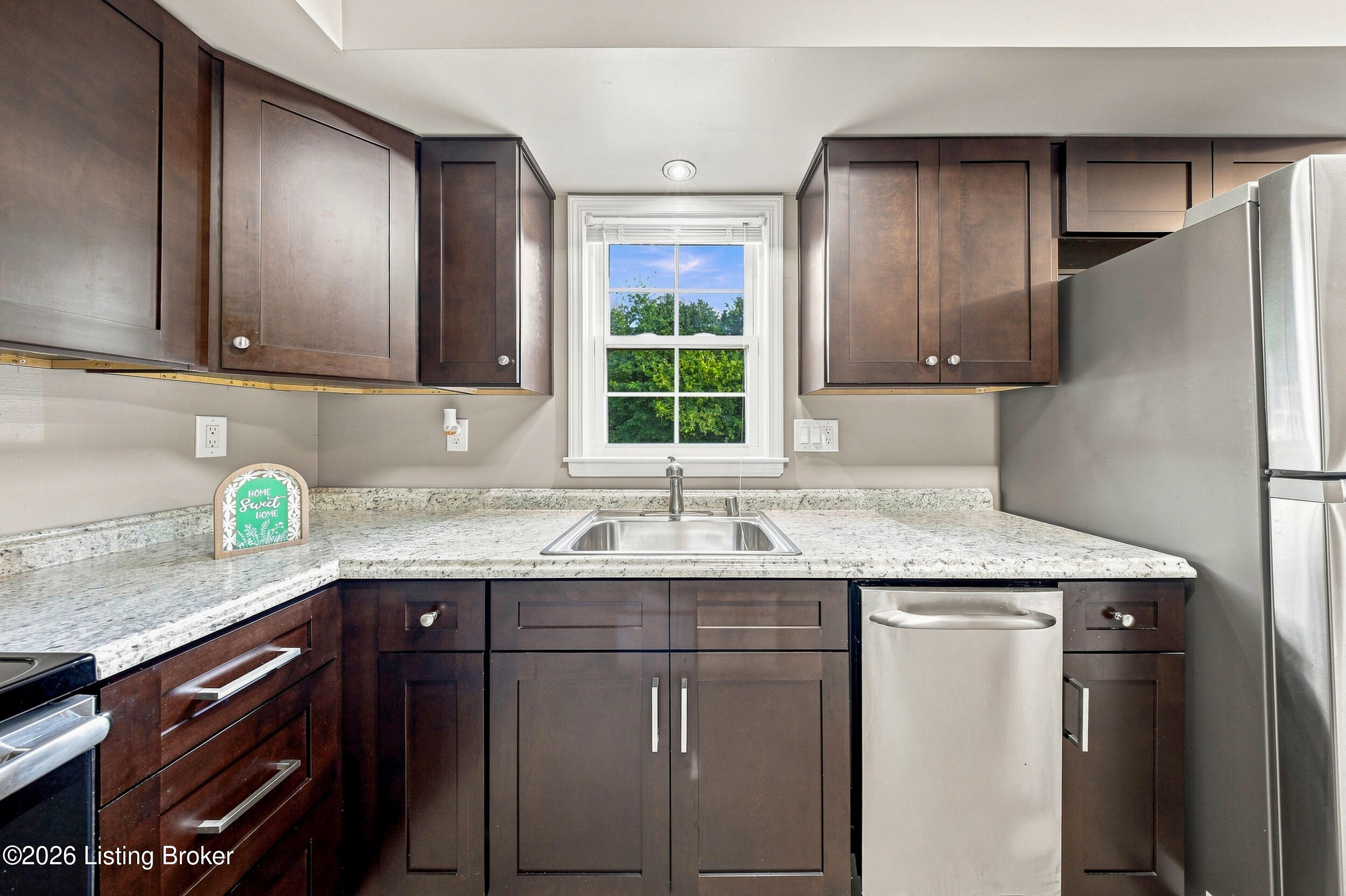 8319 Damascus Cir