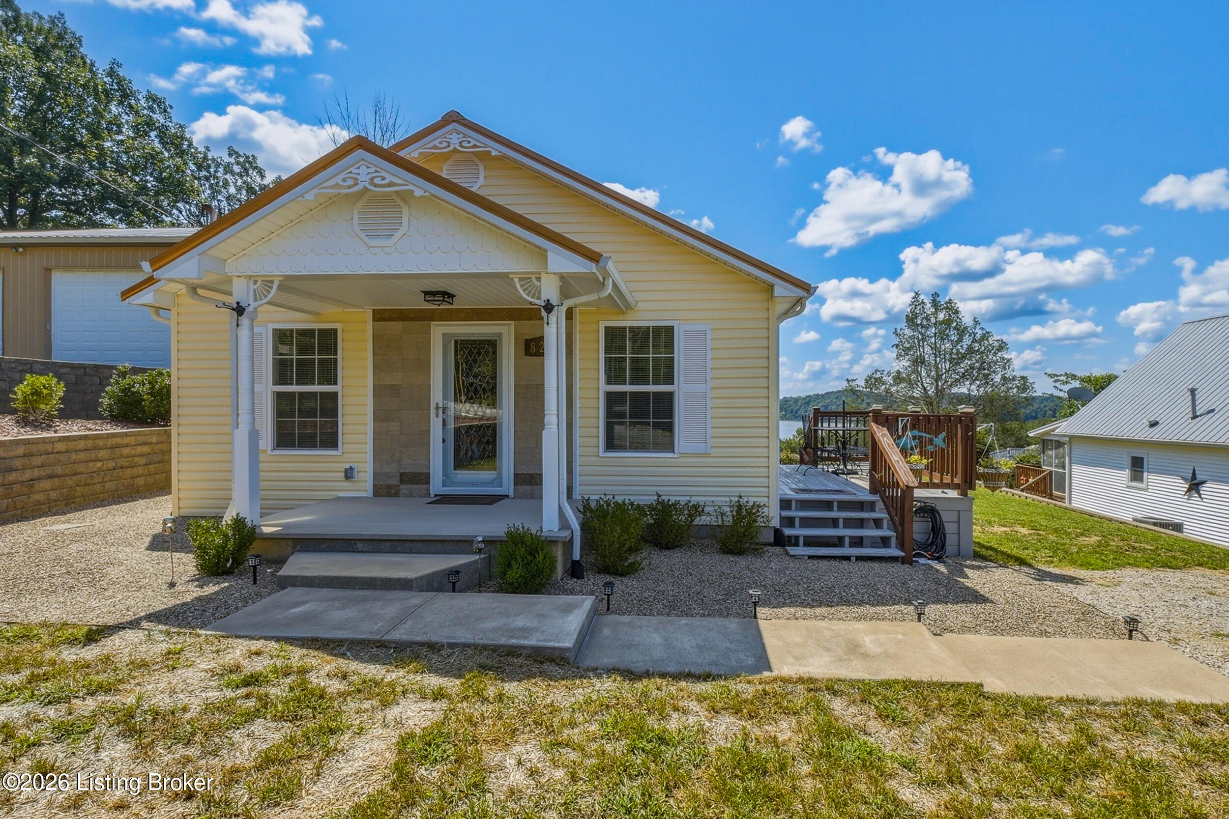 827 Lakeview Cir