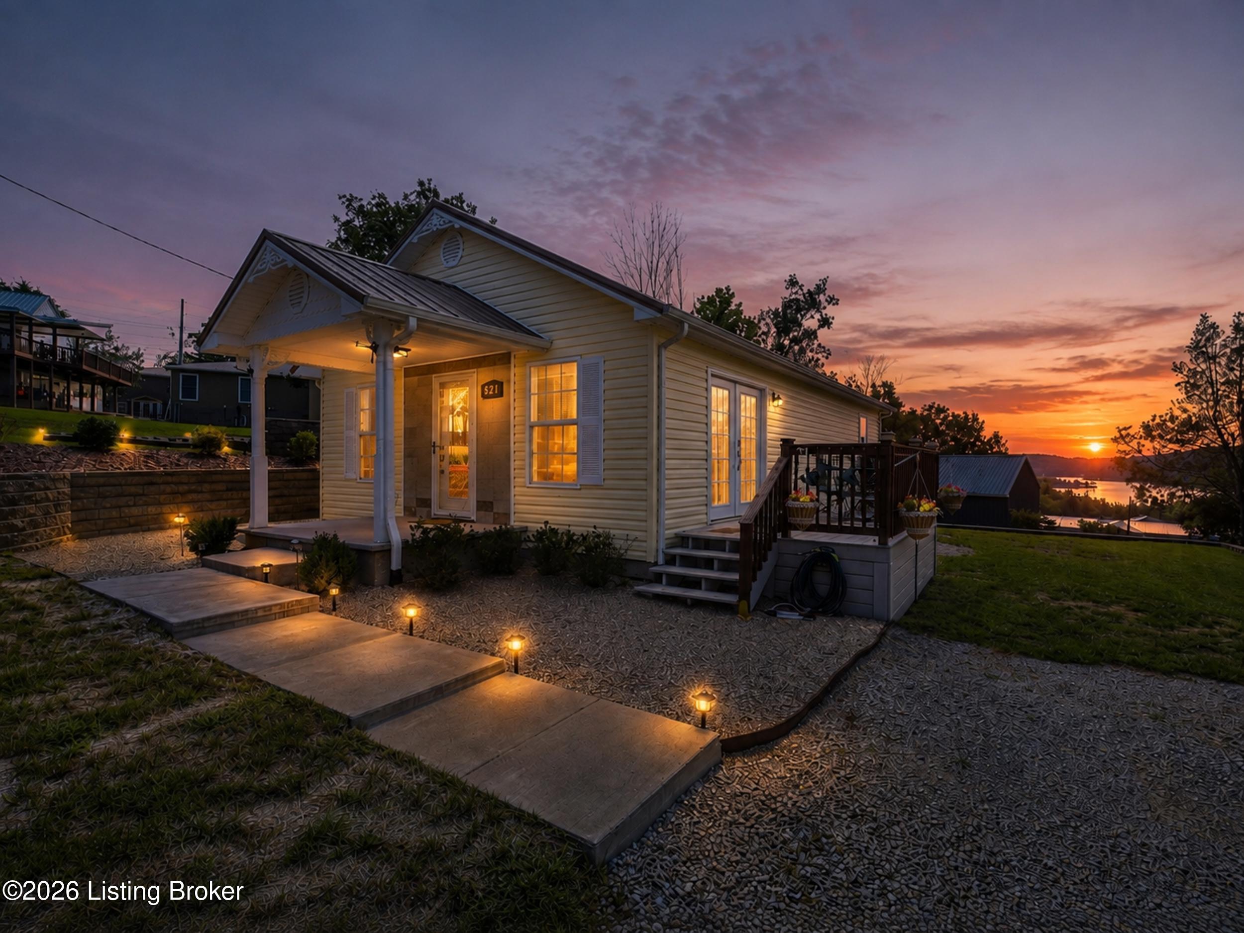827 Lakeview Cir
