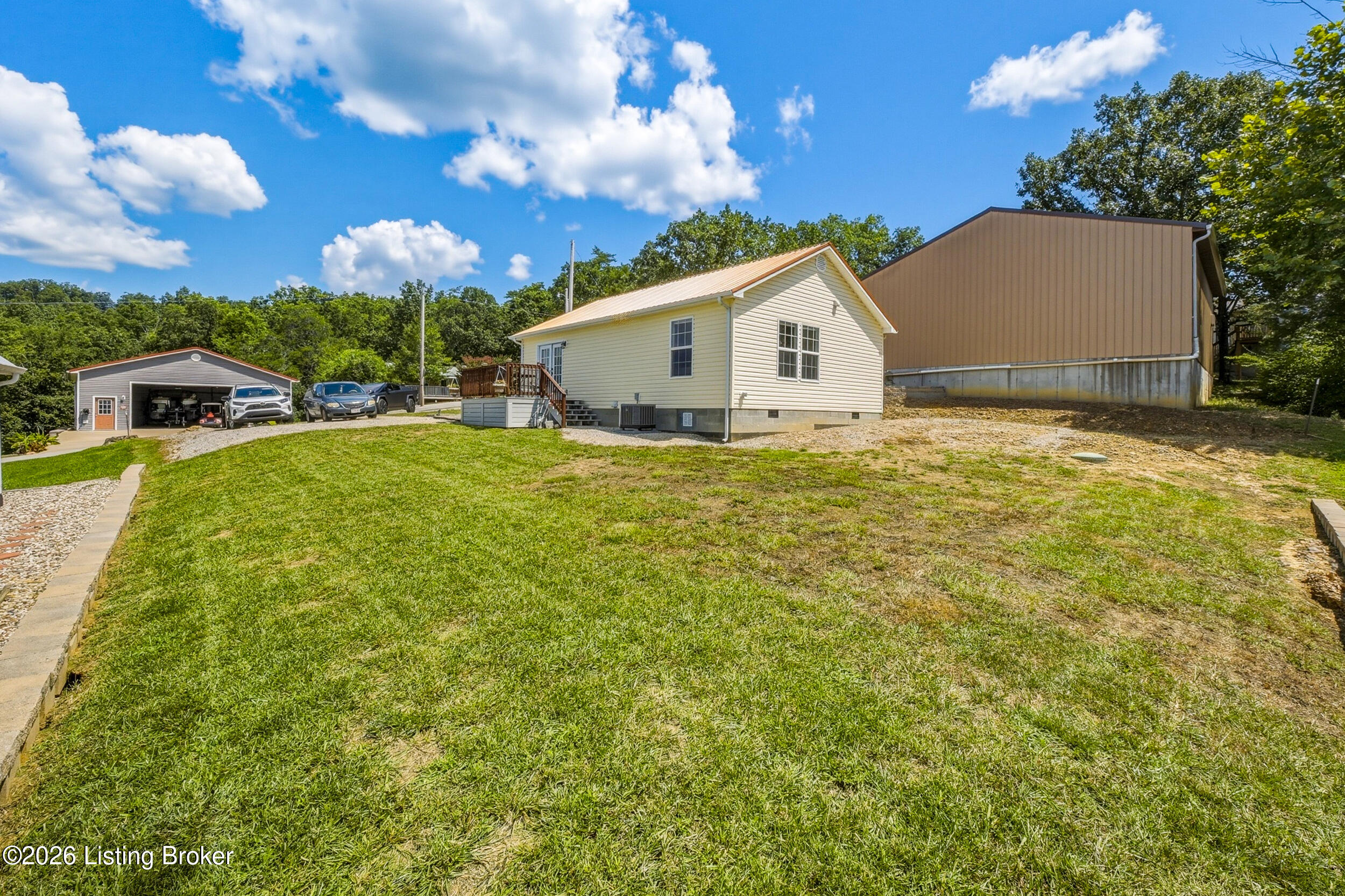 827 Lakeview Cir