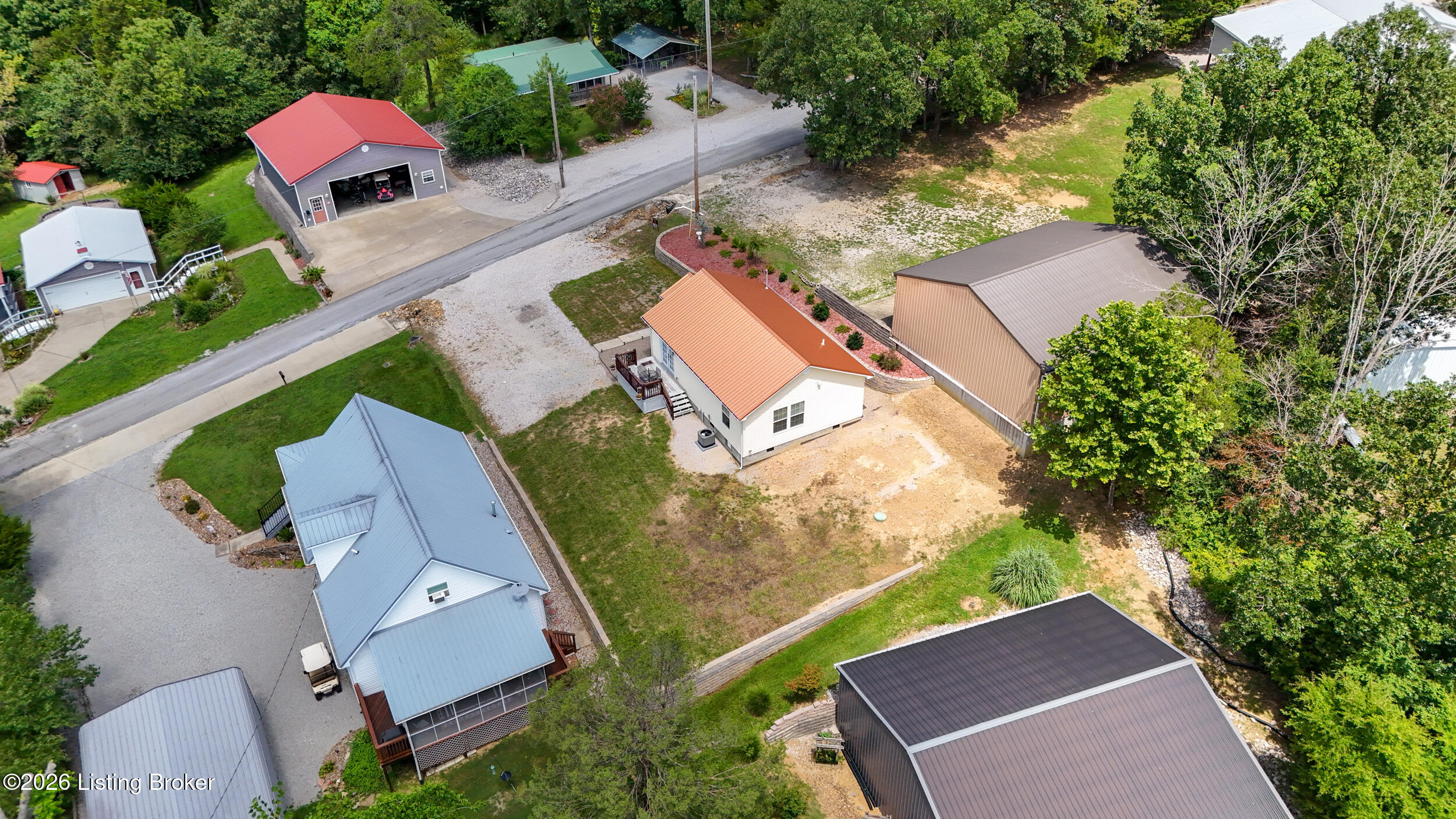 827 Lakeview Cir