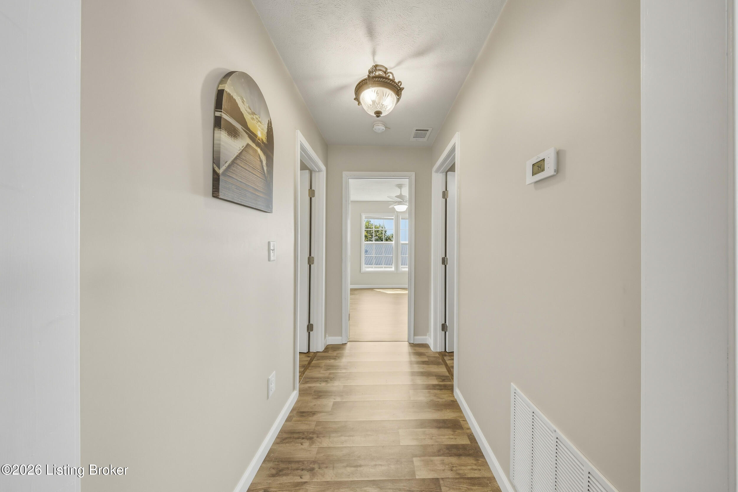 827 Lakeview Cir