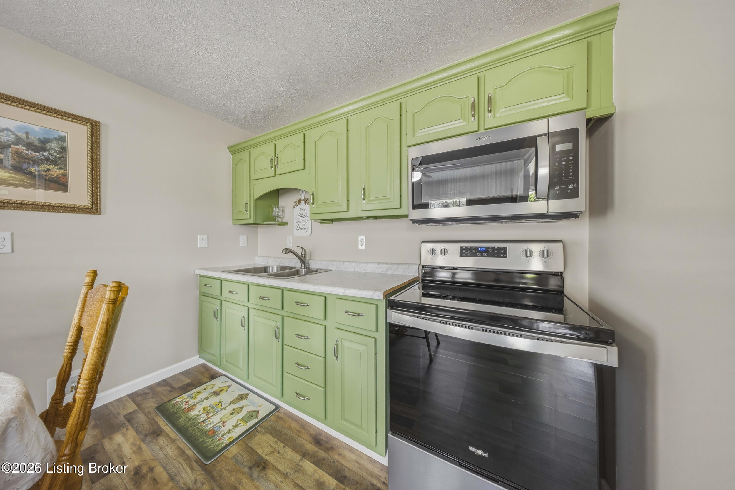 827 Lakeview Cir