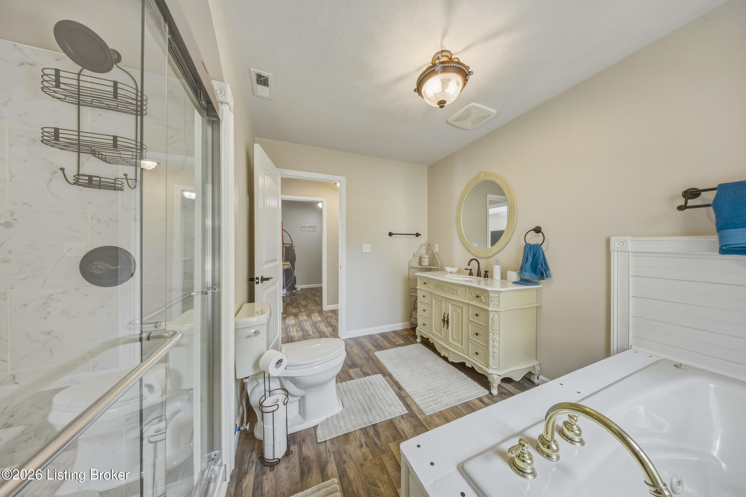 827 Lakeview Cir
