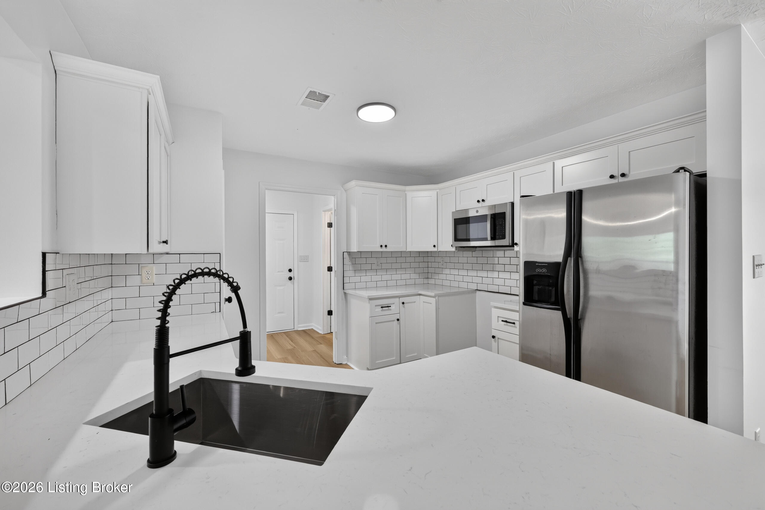8113 Apple Valley Dr