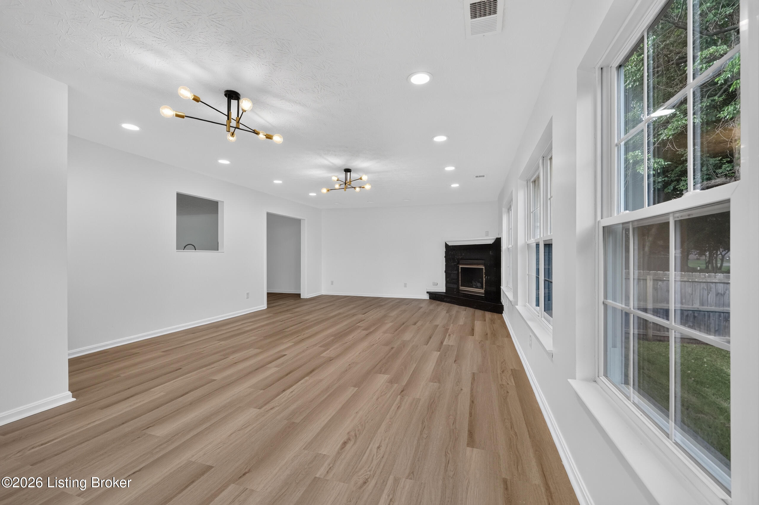 8113 Apple Valley Dr