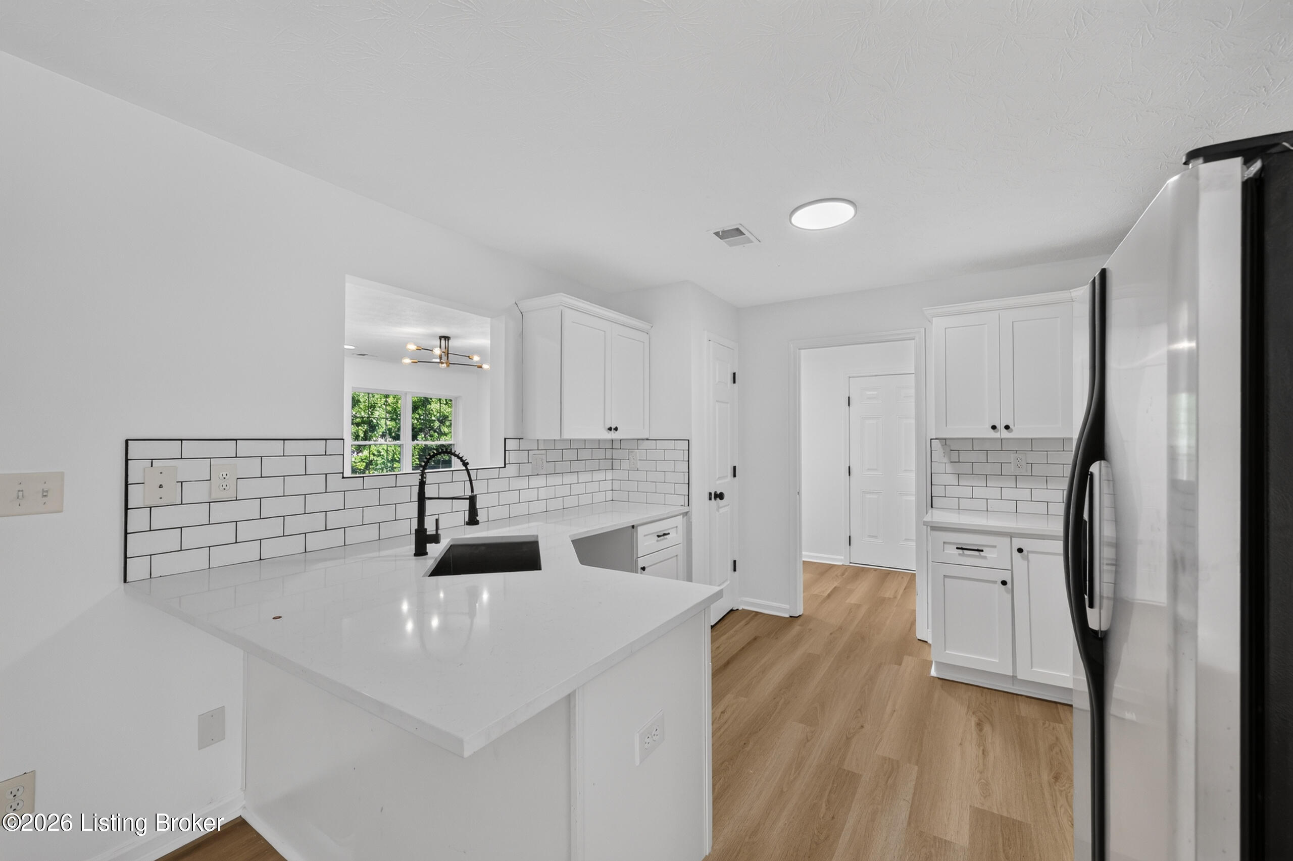 8113 Apple Valley Dr