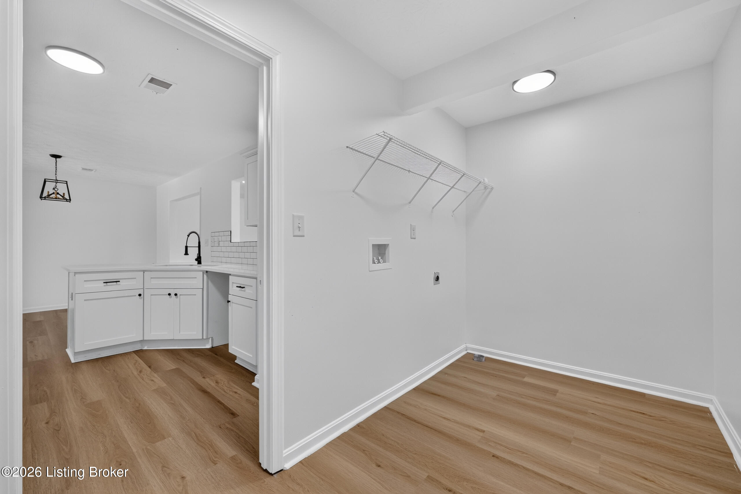 8113 Apple Valley Dr