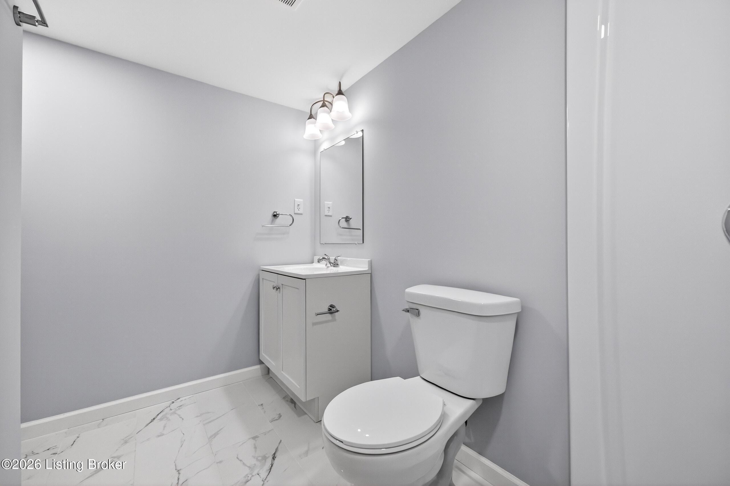 5905 Carmelwood Cir