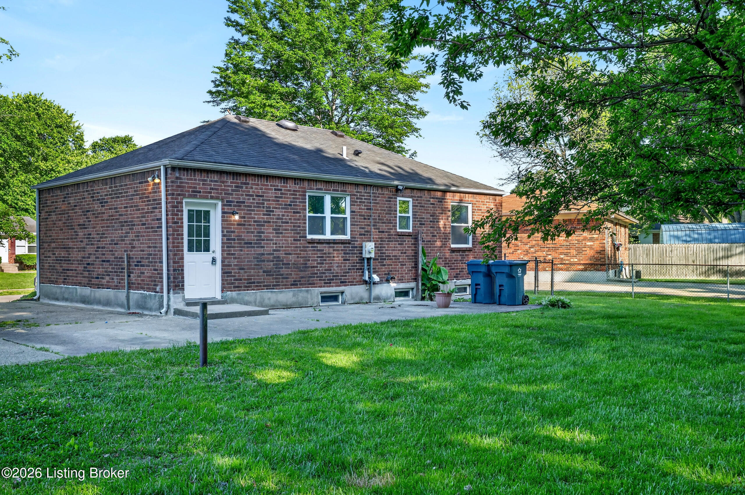 5905 Carmelwood Cir