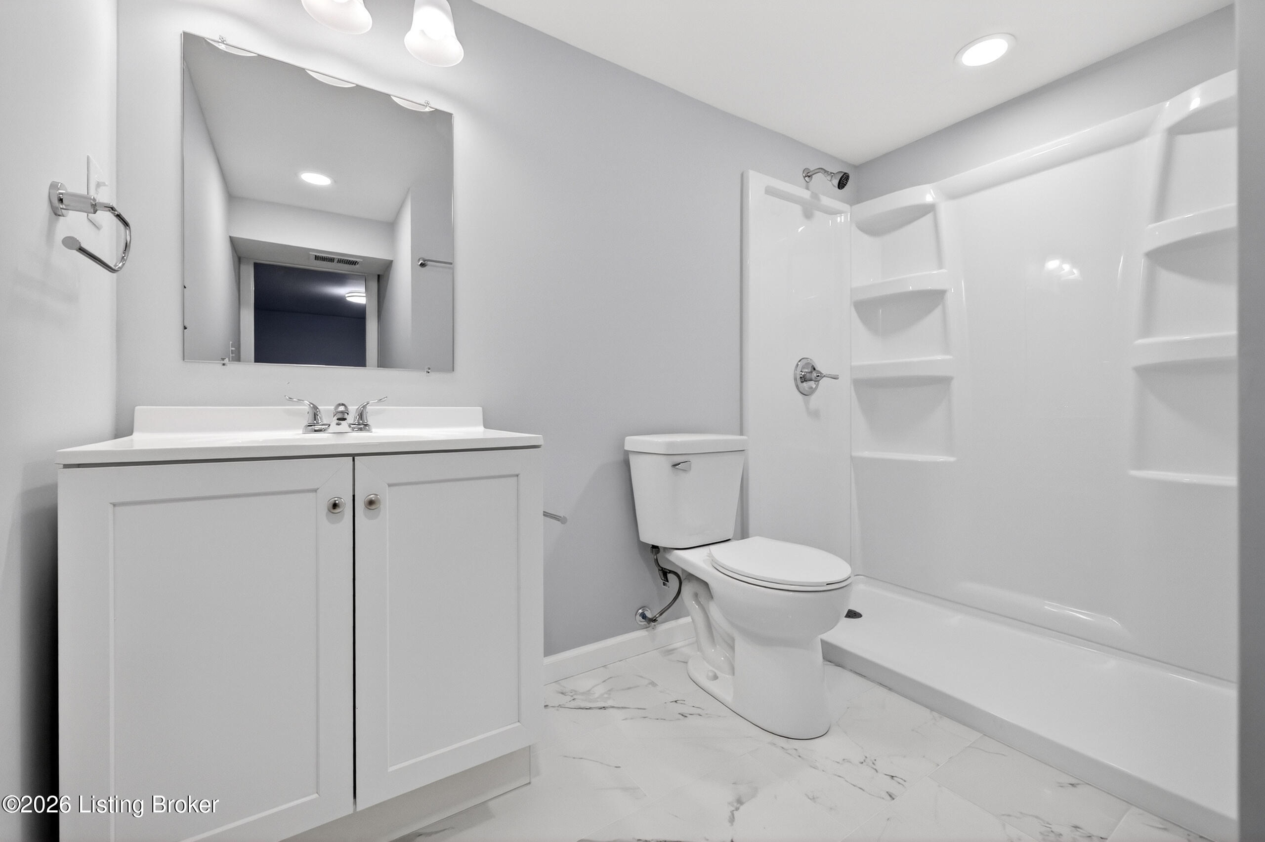 5905 Carmelwood Cir
