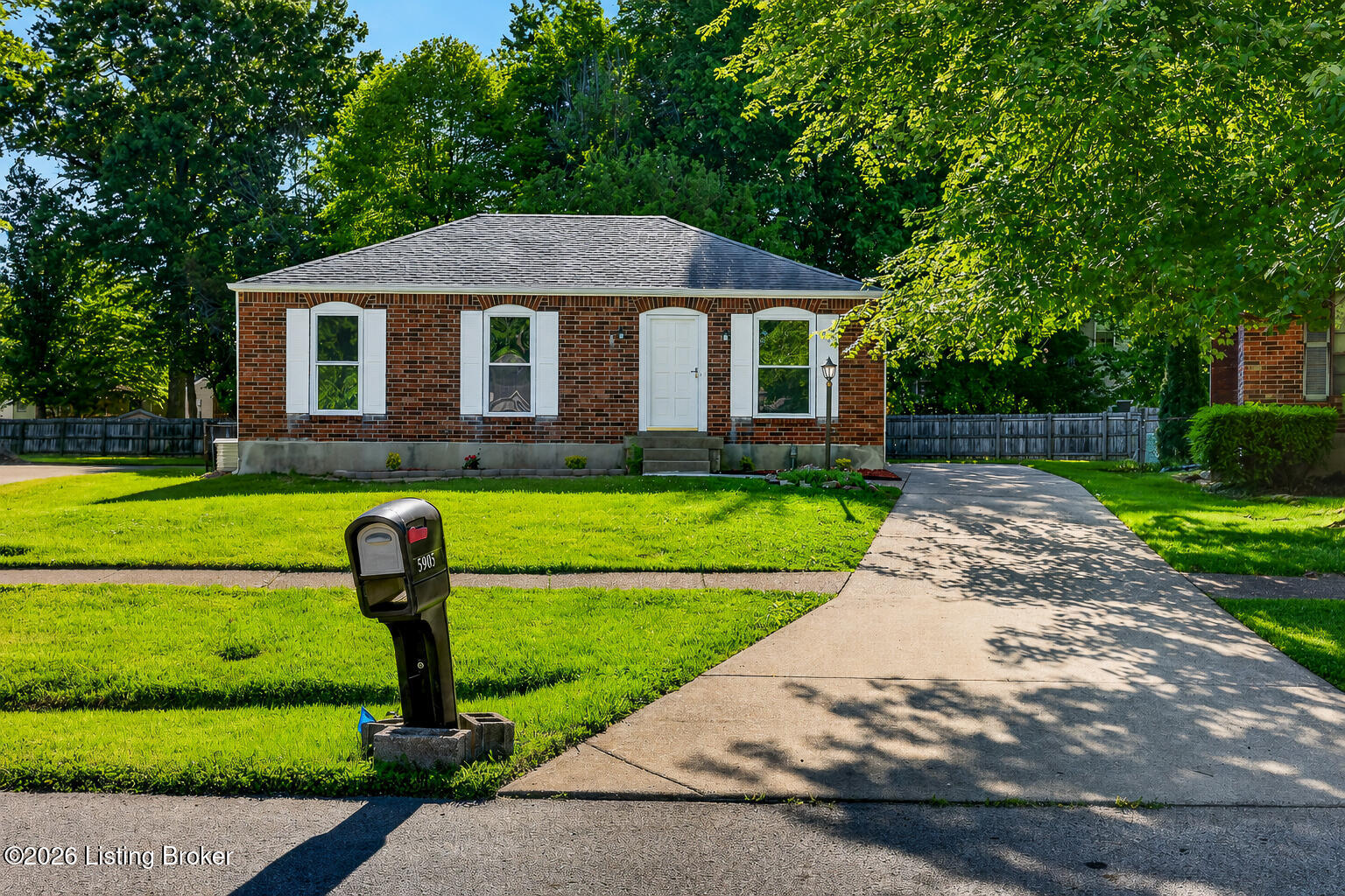 5905 Carmelwood Cir