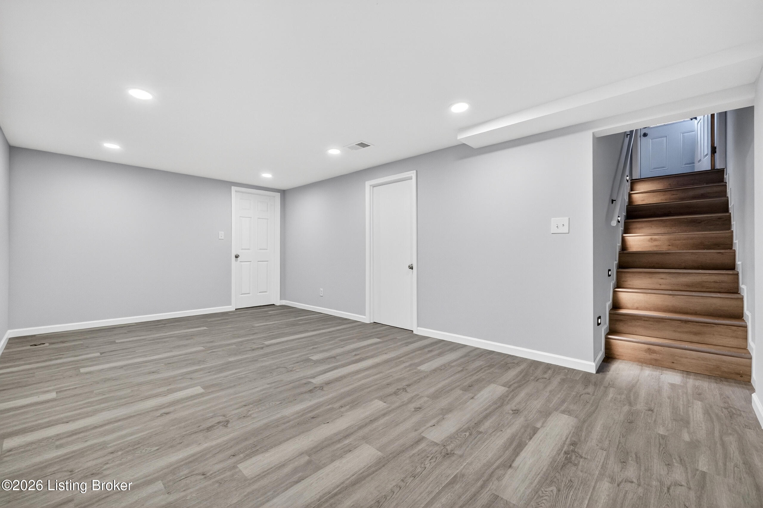 5905 Carmelwood Cir