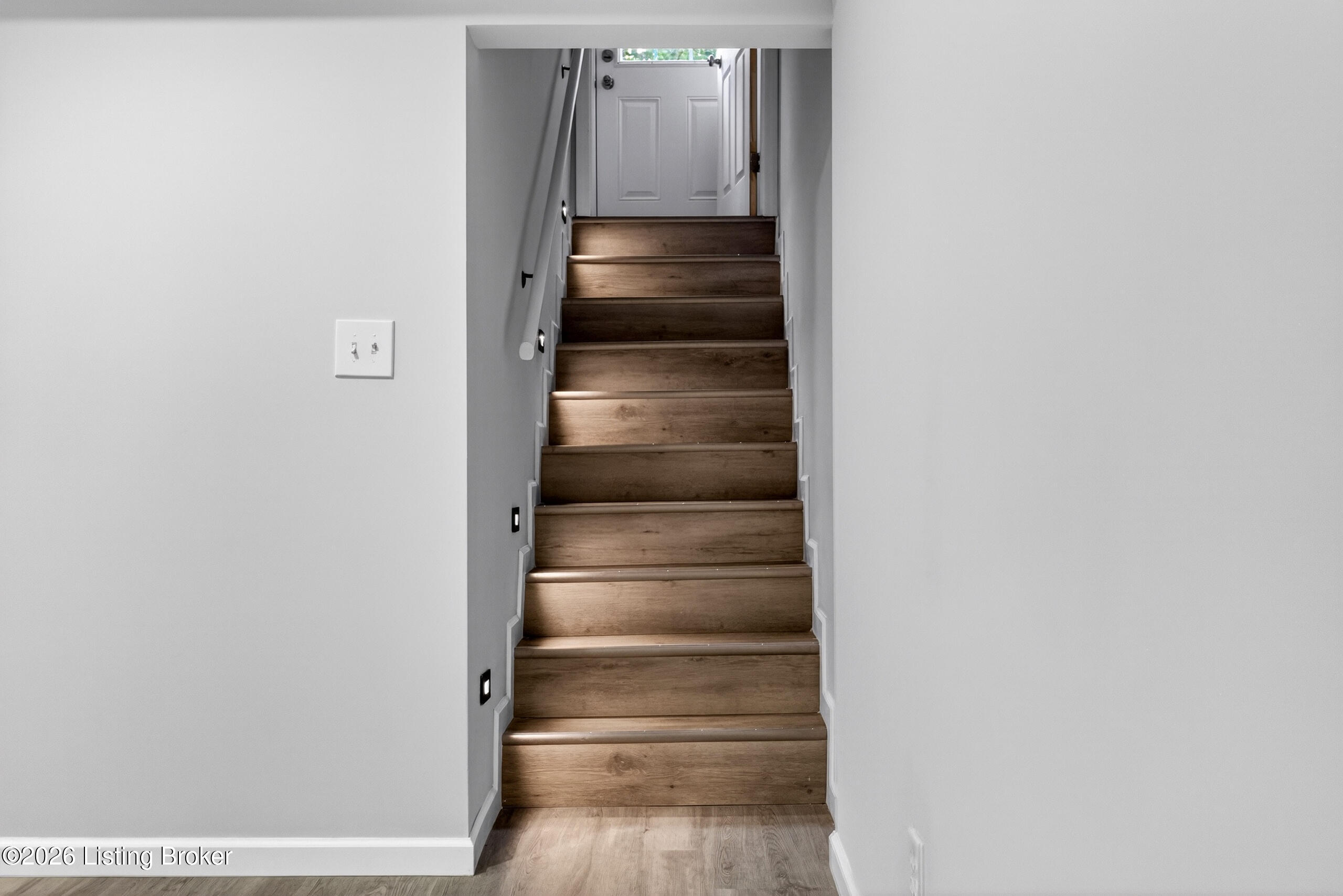 5905 Carmelwood Cir